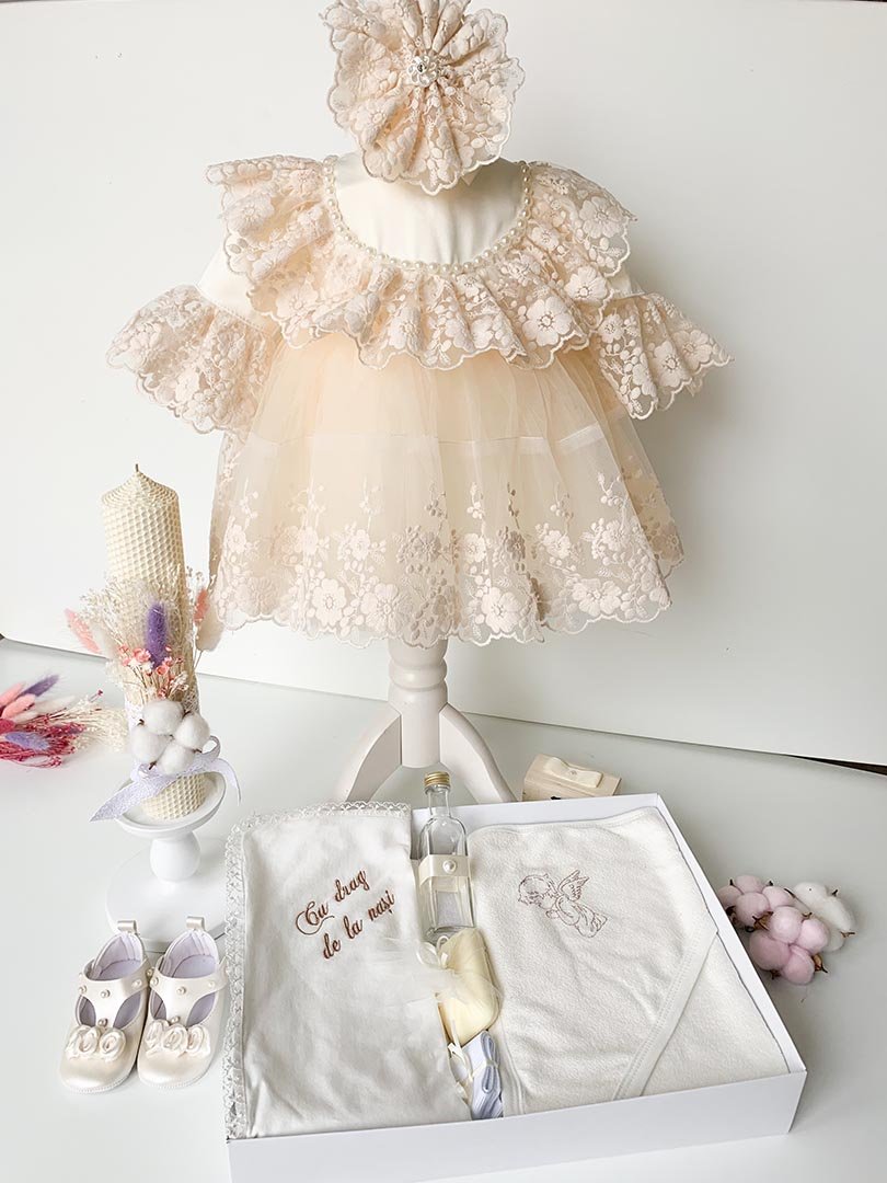 Set pentru botez fetita, rochie cu dantela Aimee,lumanare ceara naturala,trusou - Botez bebelusi