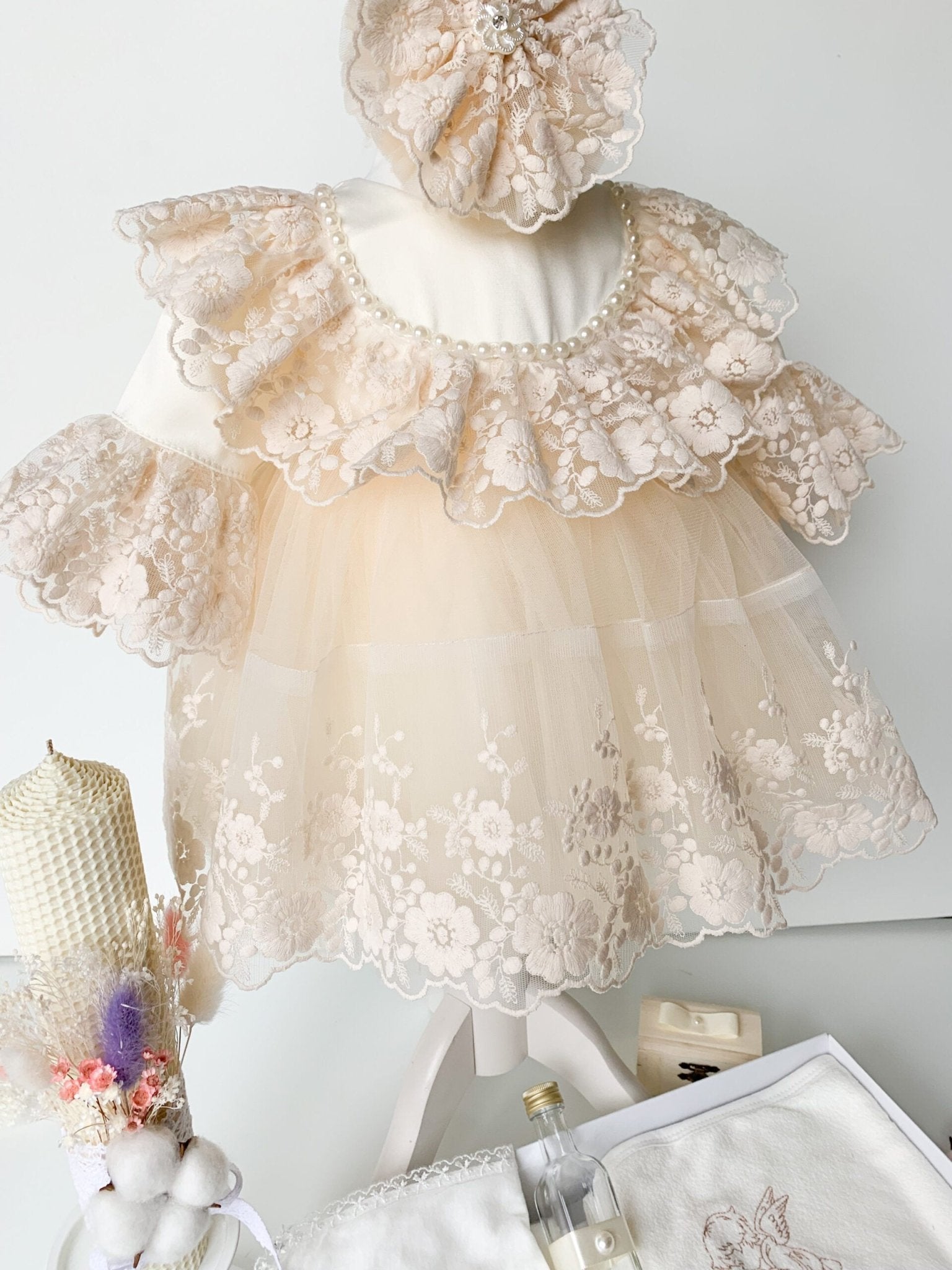 Set pentru botez fetita, rochie cu dantela Aimee,lumanare ceara naturala,trusou - Botez bebelusi