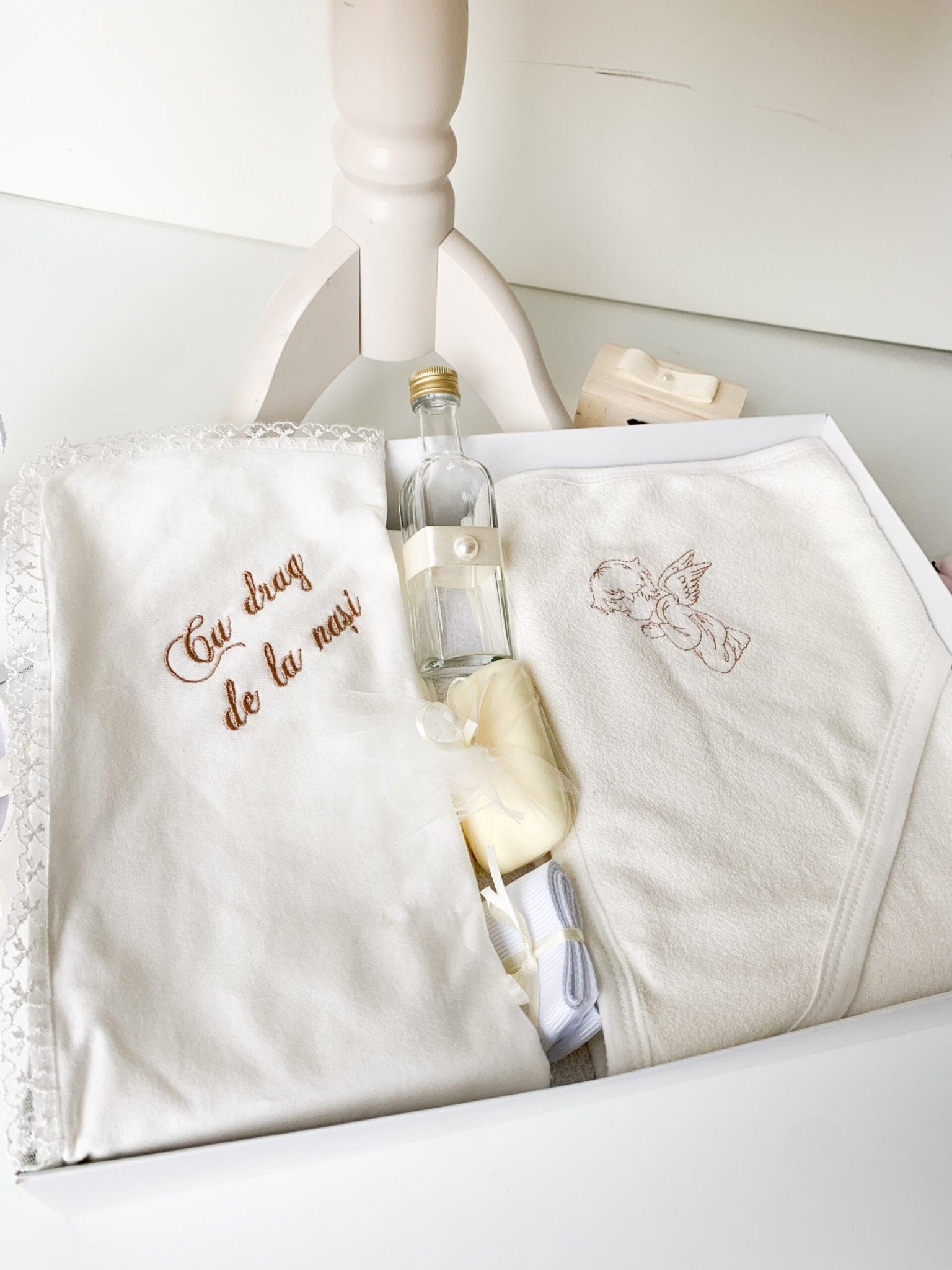 Set pentru botez fetita, rochie cu dantela Aimee,lumanare ceara naturala,trusou - Botez bebelusi