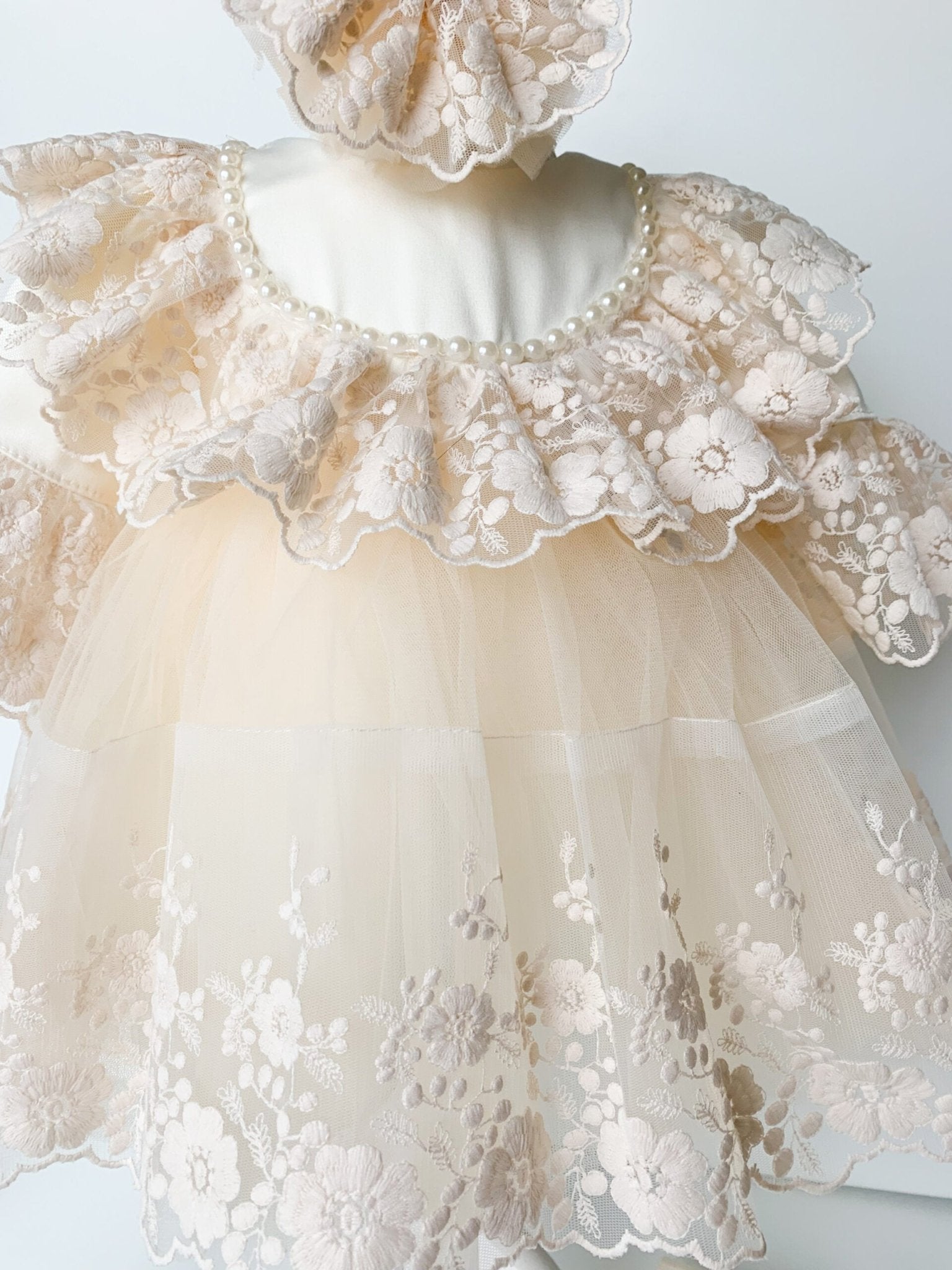 Set pentru botez fetita, rochie cu dantela Aimee,lumanare ceara naturala,trusou - Botez bebelusi