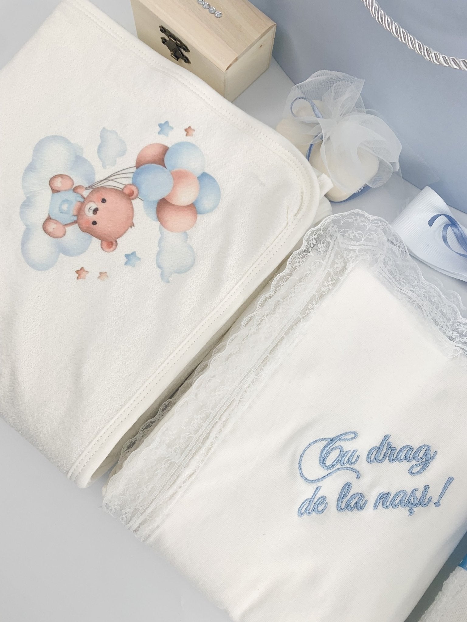 Trusou botez complet albastru cu ursulet cu baloane - Botez bebelusi