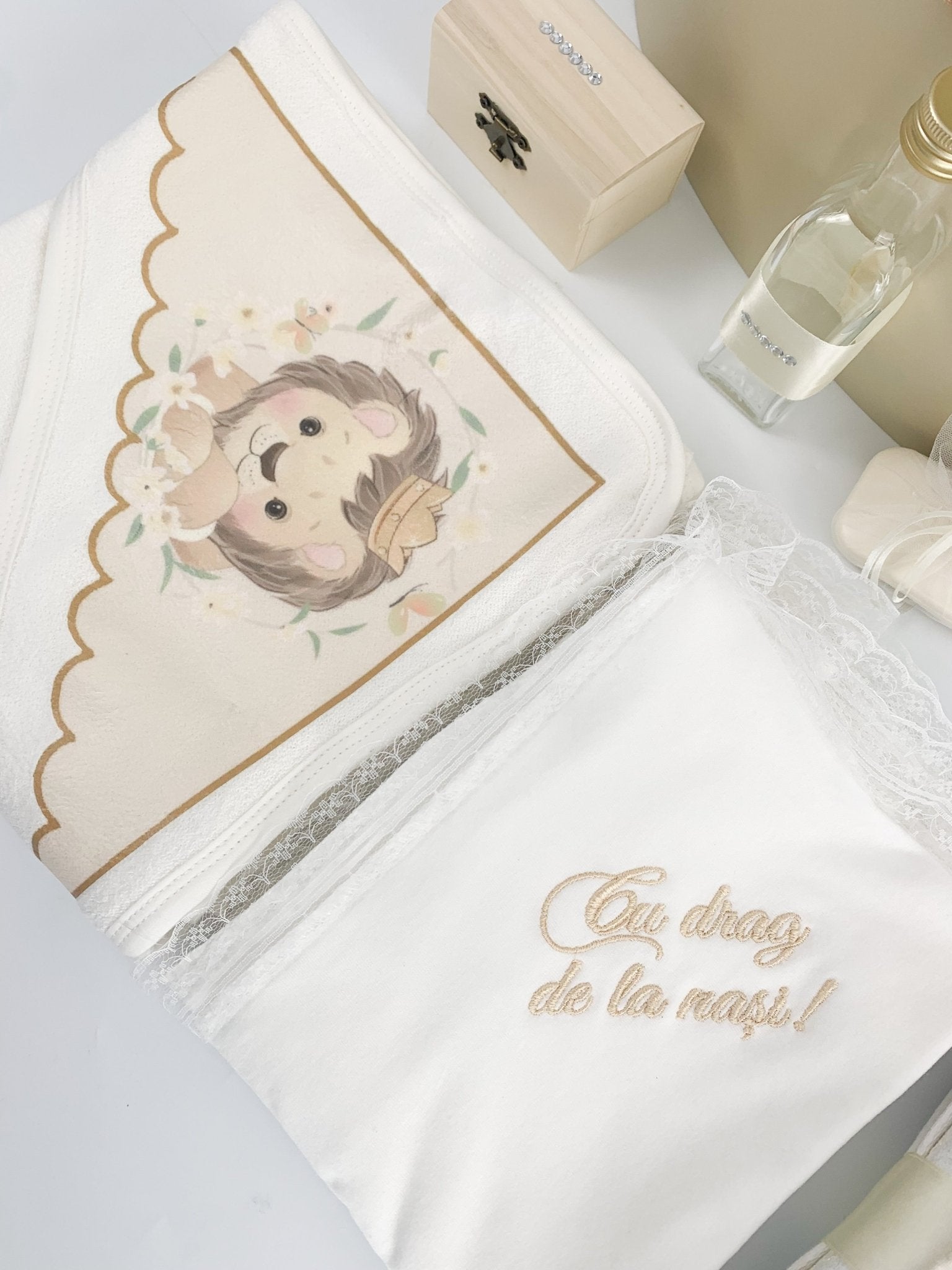 Trusou botez complet auriu cu leu - Botez bebelusi