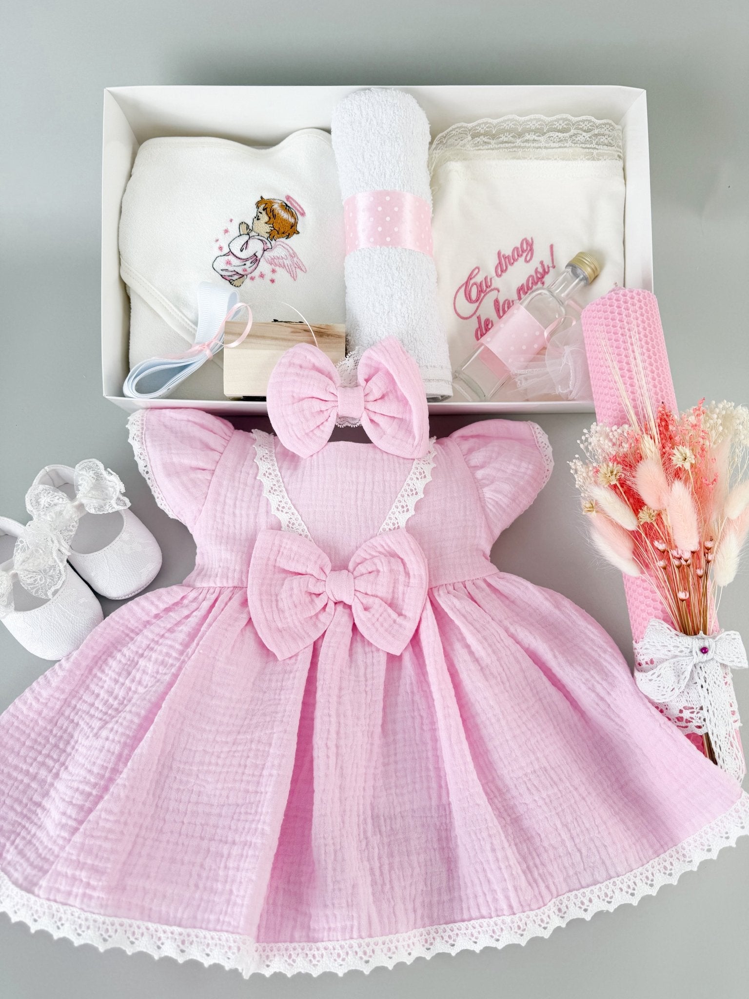Trusou botez fetita cu rochita roz brodata personalizat manual