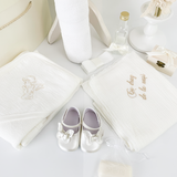 Trusou botez complet cu rochita eleganta si lumanare personalizata hand made - Gineva