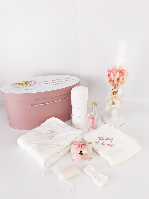 Trusou personalizat botez cu cufar, muselina si lumanare ceara naturala - Vivienne