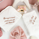 Trusou botez complet cu rochita eleganta si lumanare personalizata manual - Roxane