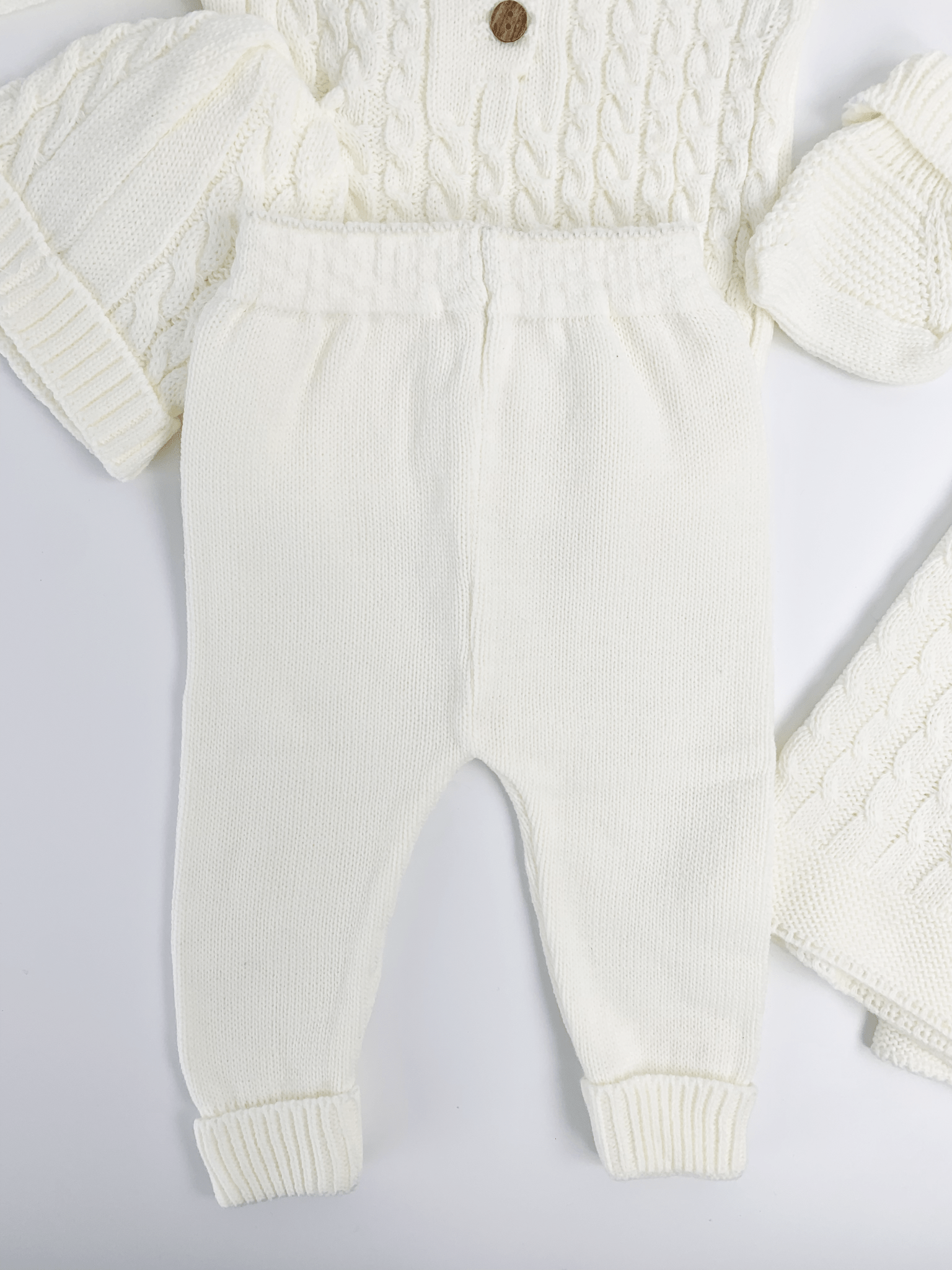Compleu bebelus tricotat alb - 5 piese - Botez bebelusi