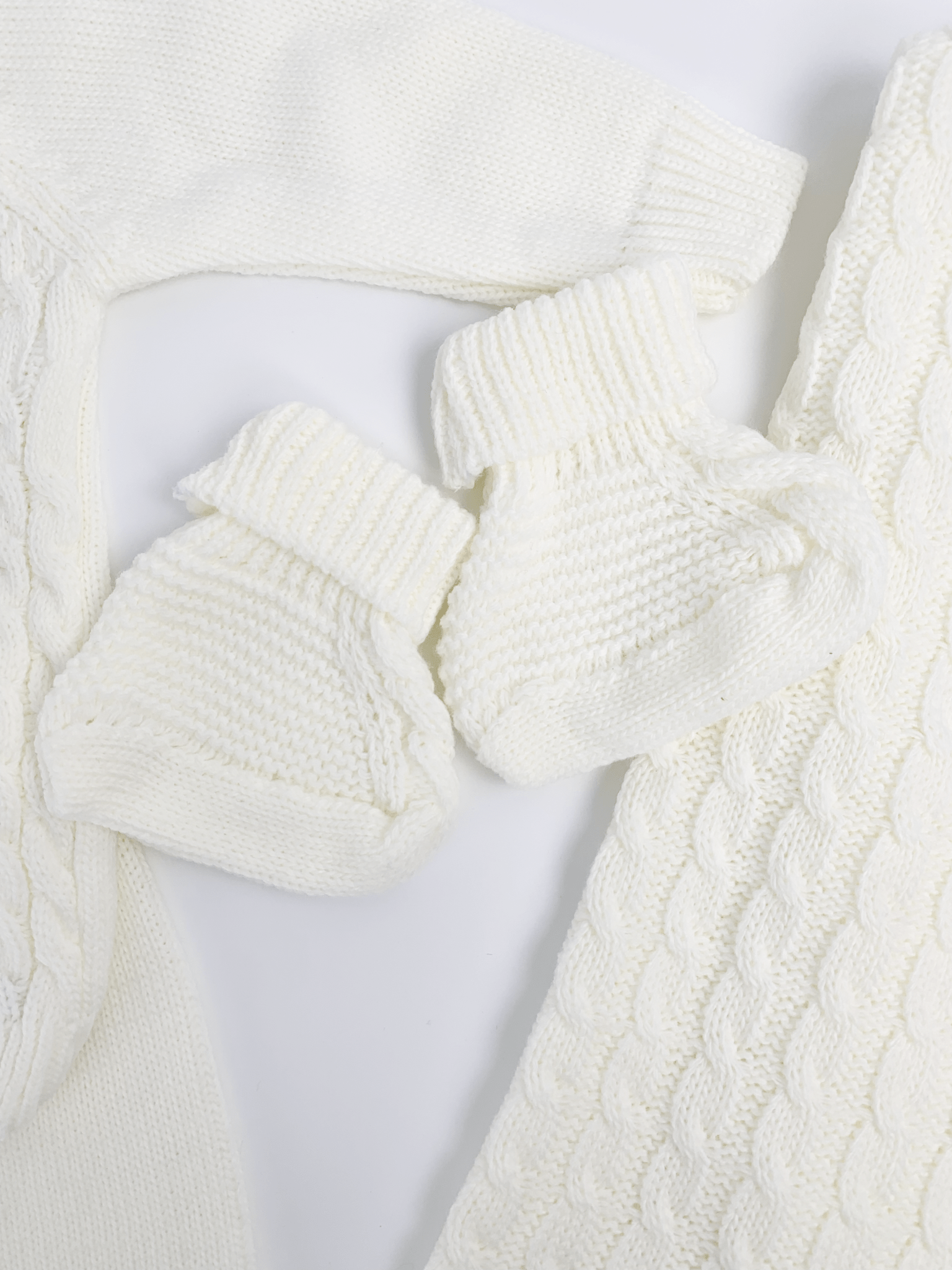 Compleu bebelus tricotat alb - 5 piese - Botez bebelusi