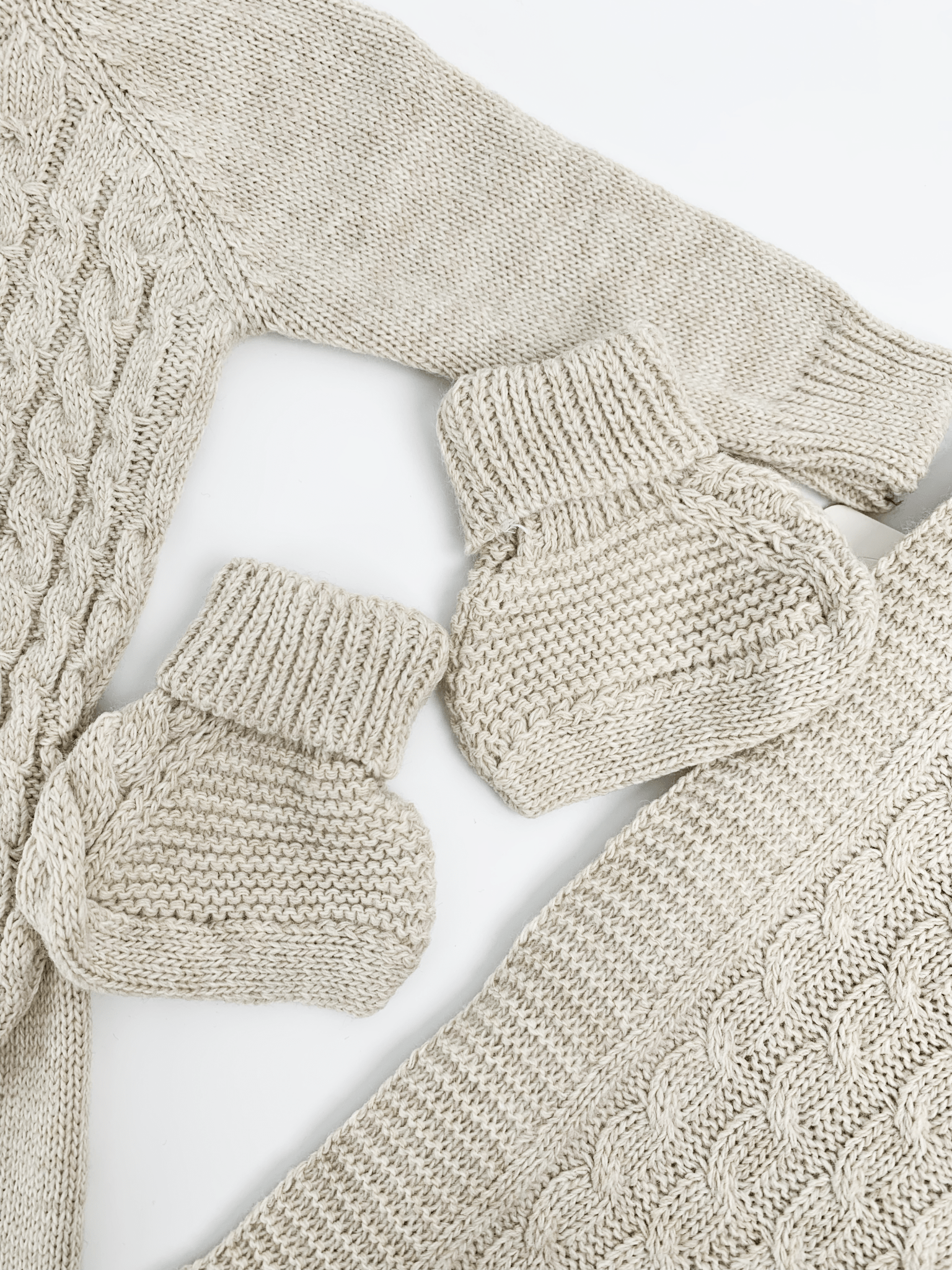 Compleu bebelus tricotat bej - 5 piese - Botez bebelusi