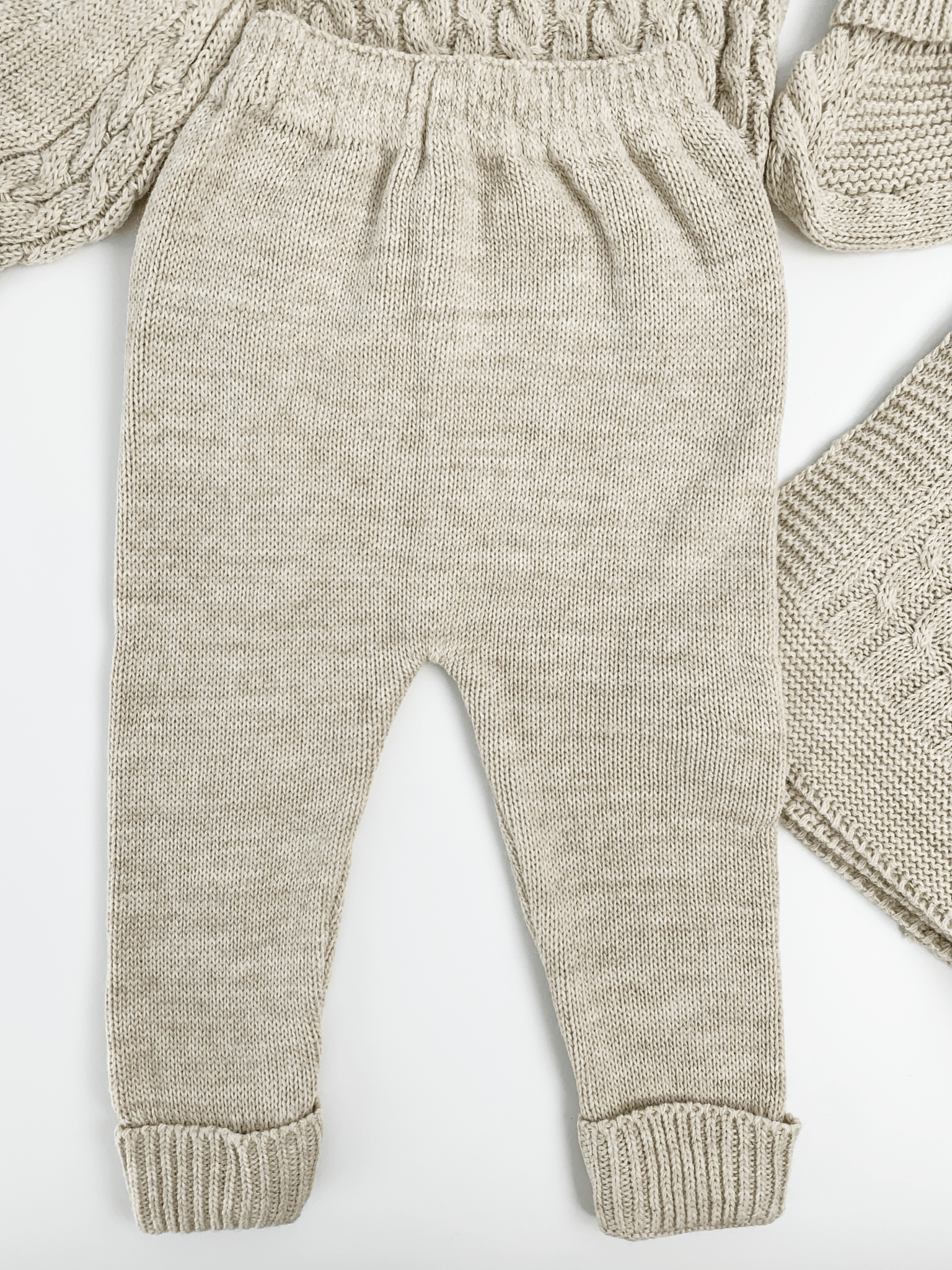 Compleu bebelus tricotat bej - 5 piese - Botez bebelusi
