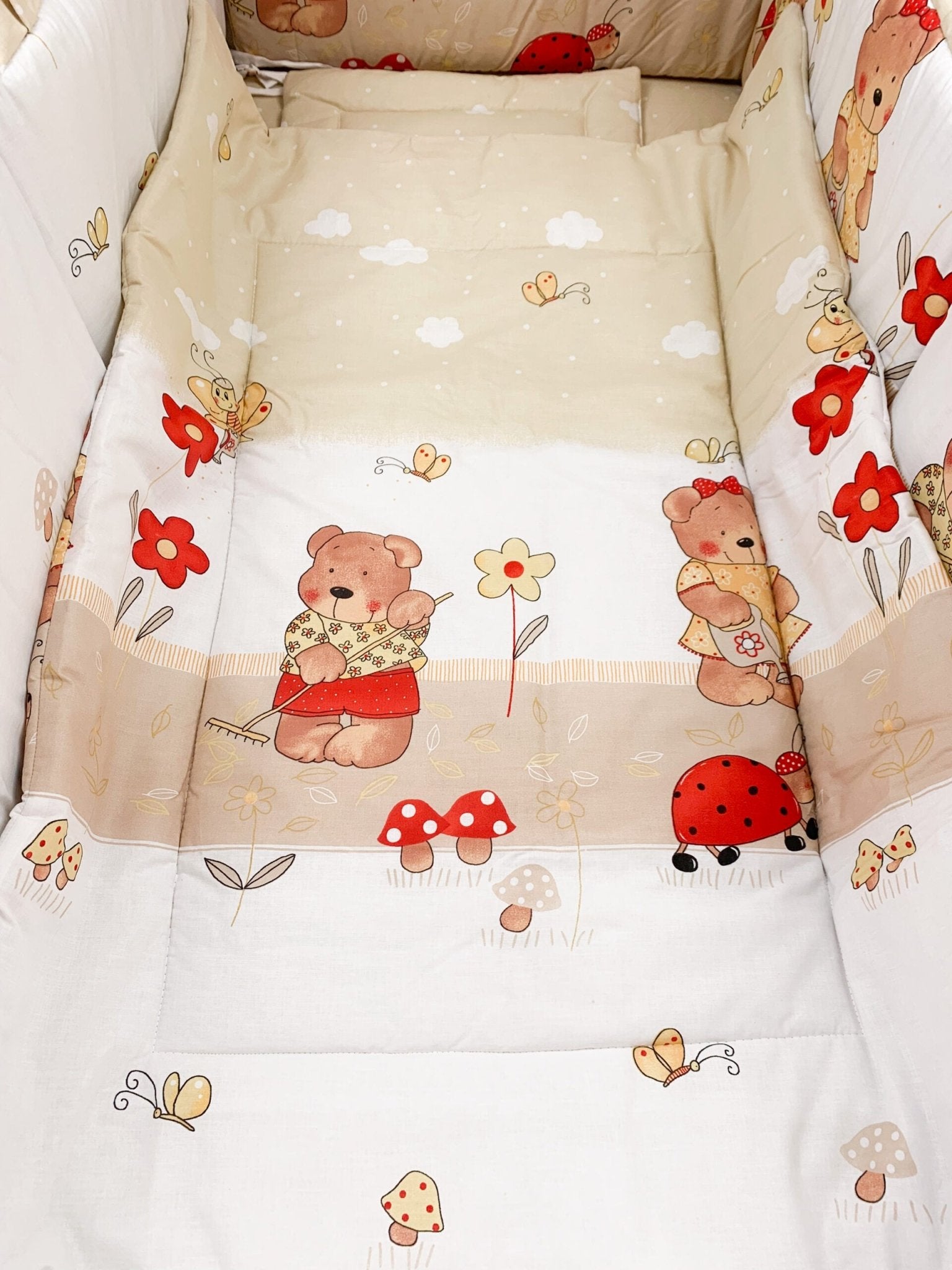Lenjerie crem cu buburuza rosie - Botez bebelusi