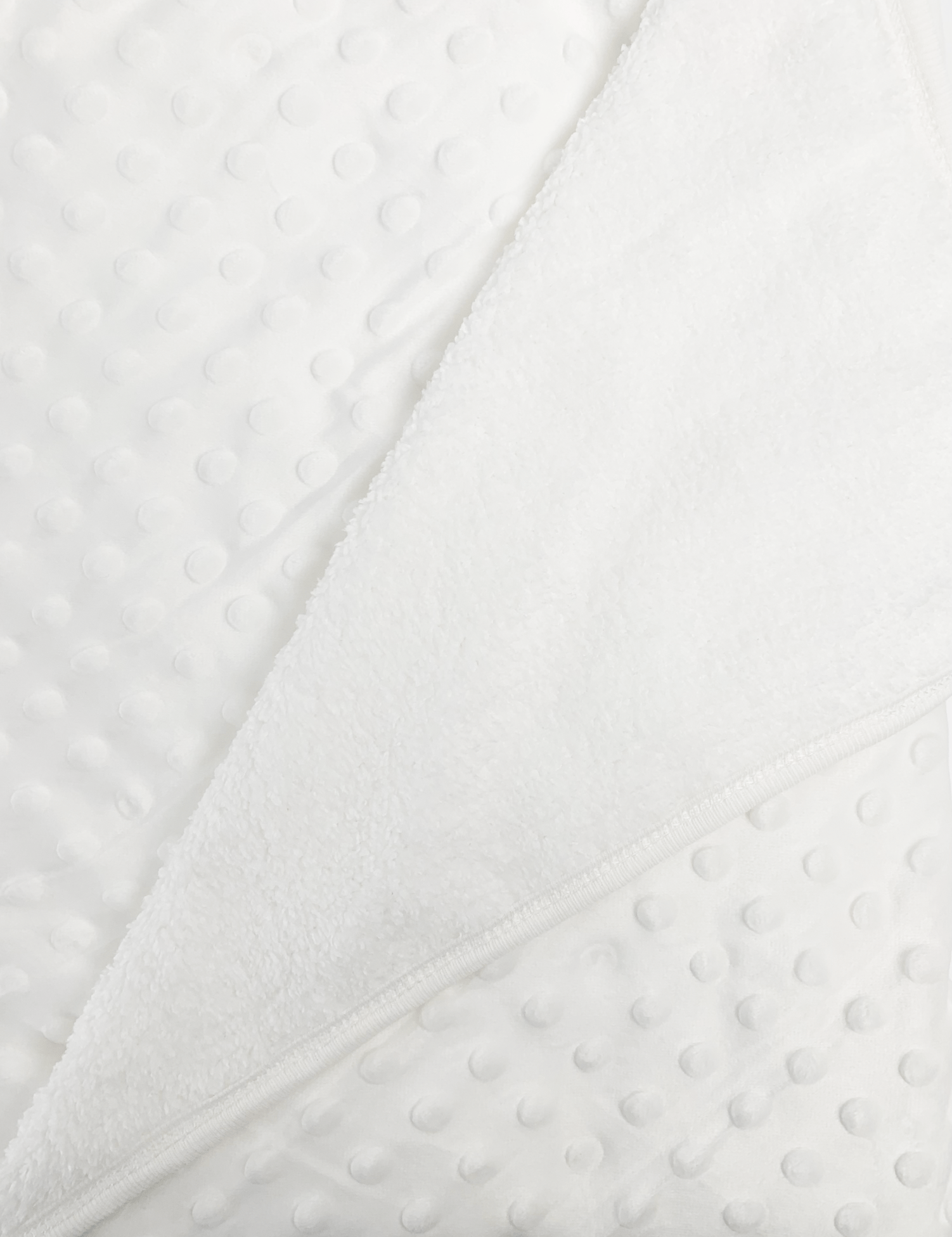 Patura bebelusi pufoasa cu bulinute - alb - Botez bebelusi