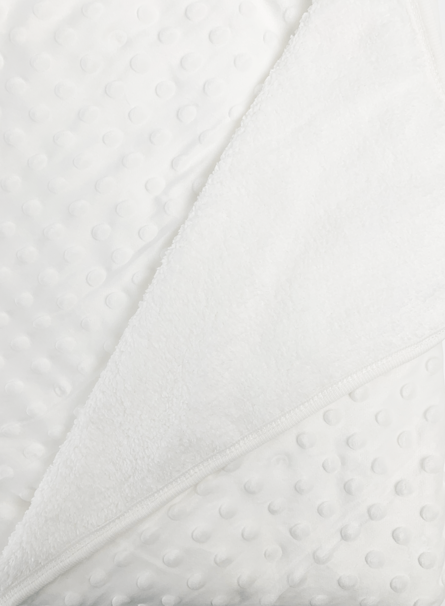 Patura bebelusi pufoasa cu bulinute - alb - Botez bebelusi