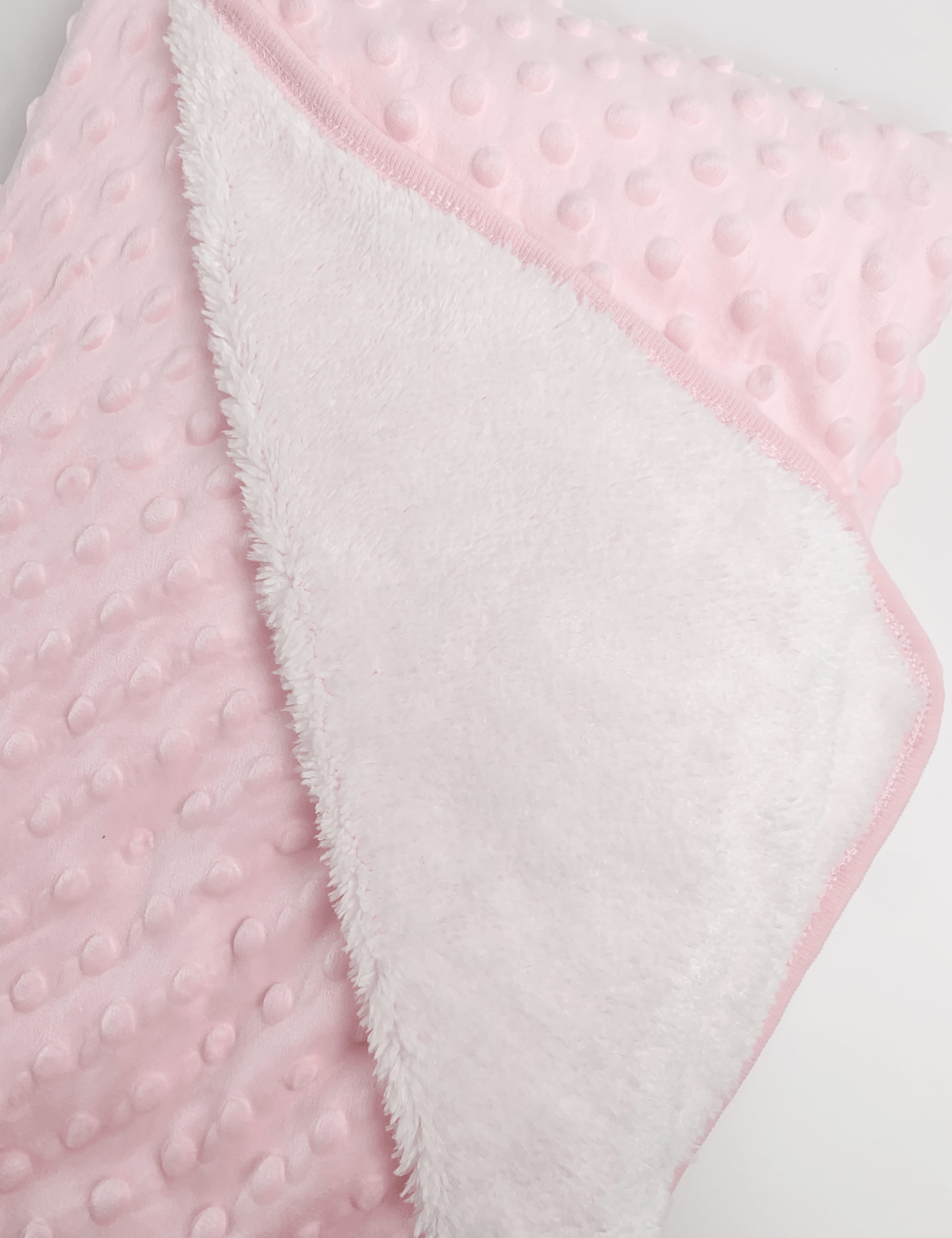 Patura bebelusi pufoasa cu bulinute - roz - Botez bebelusi