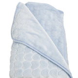 Patura bebelusi pufoasa cu inimioare - albastra - Botez bebelusi