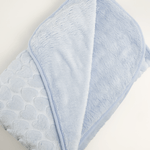 Patura bebelusi pufoasa cu inimioare - albastra - Botez bebelusi