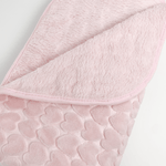 Patura bebelusi pufoasa cu inimioare - roz - Botez bebelusi