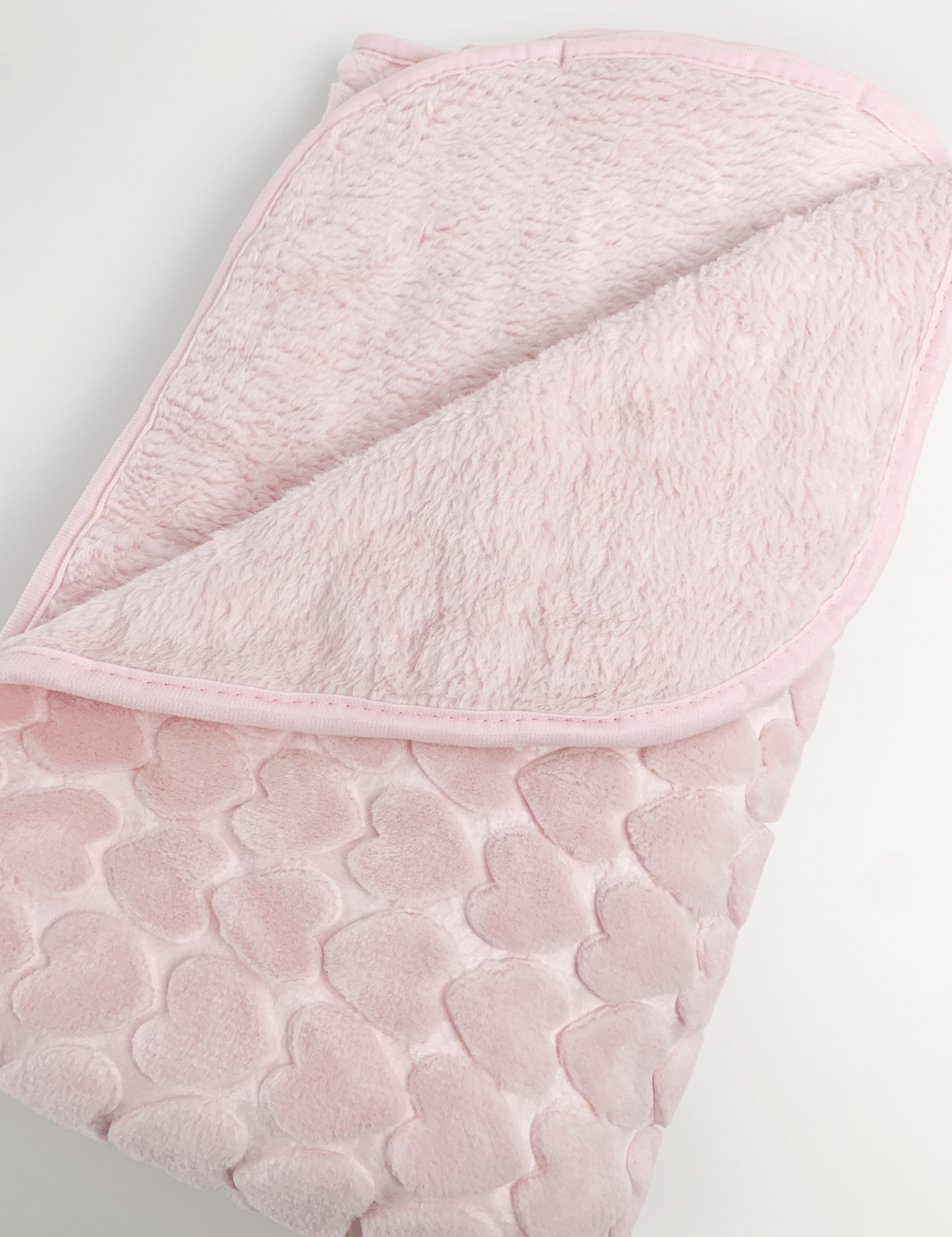 Patura bebelusi pufoasa cu inimioare - roz - Botez bebelusi