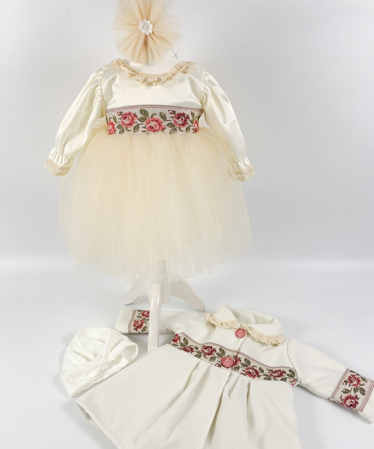 Rochie pentru botez Sorina, brau cu trandafiri - Botez bebelusi