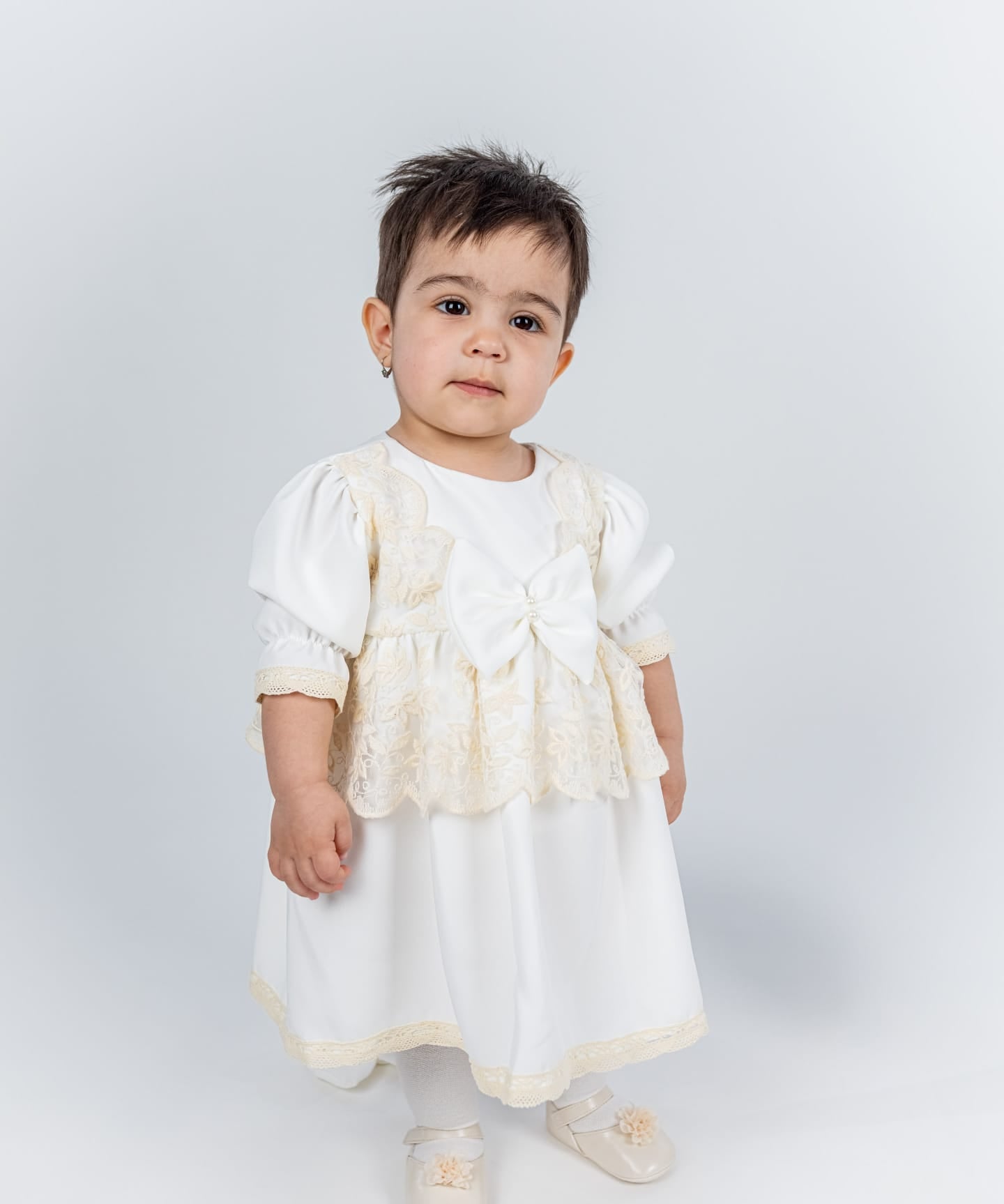 Rochita Botez Ivoire cu Dantela Fina, Turban si Bentita - Set Complet Briana - Botez bebelusi