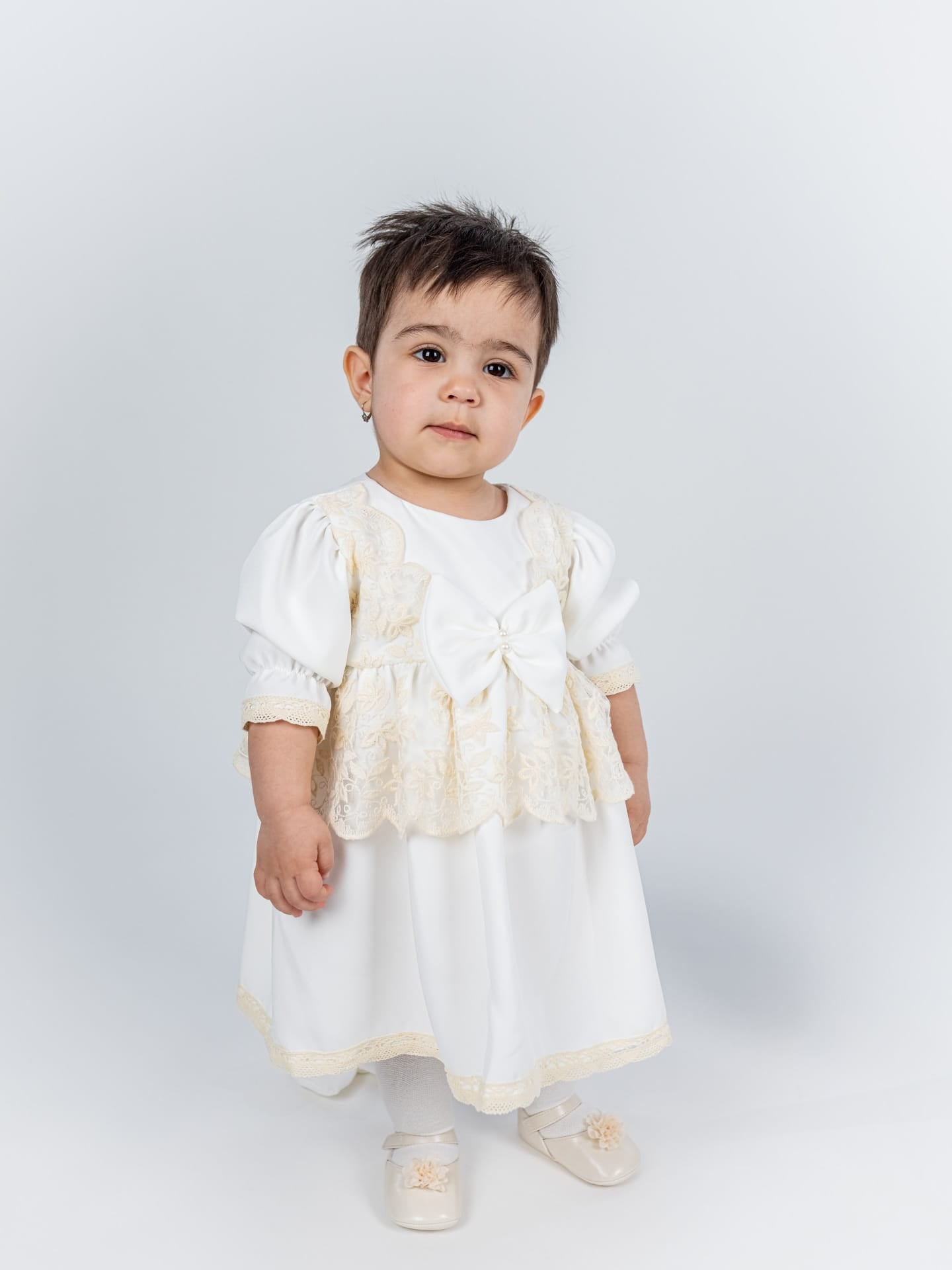 Rochita Botez Ivoire cu Dantela Fina, Turban si Bentita - Set Complet Briana - Botez bebelusi
