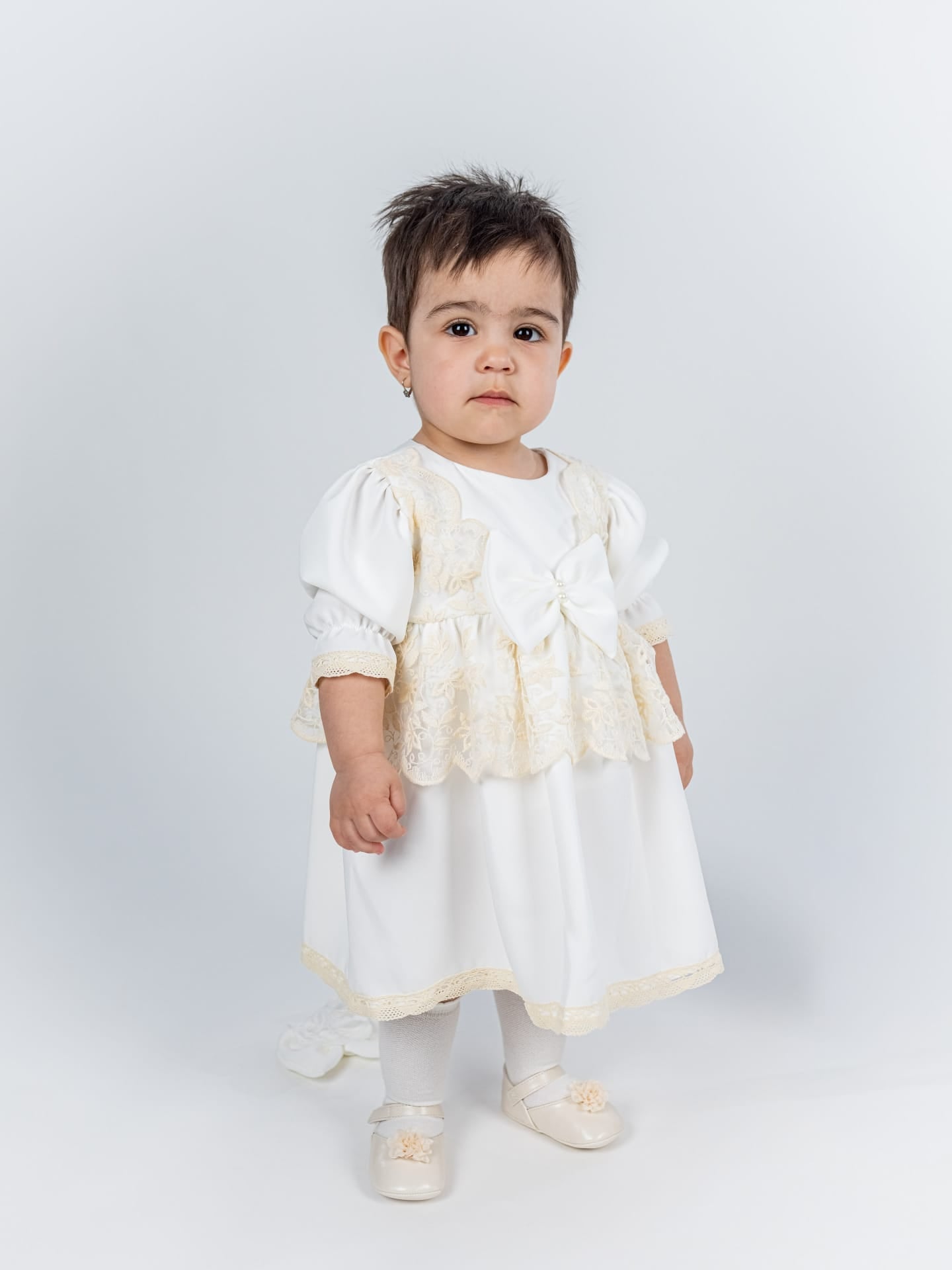 Rochita Botez Ivoire cu Dantela Fina, Turban si Bentita - Set Complet Briana - Botez bebelusi