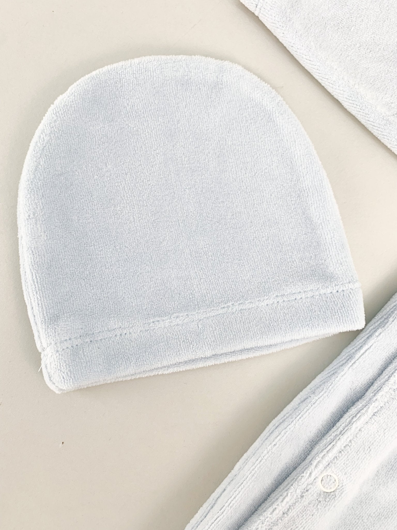 Salopeta albastra pufoasa baiat cu ursulet si iepuras - Botez bebelusi