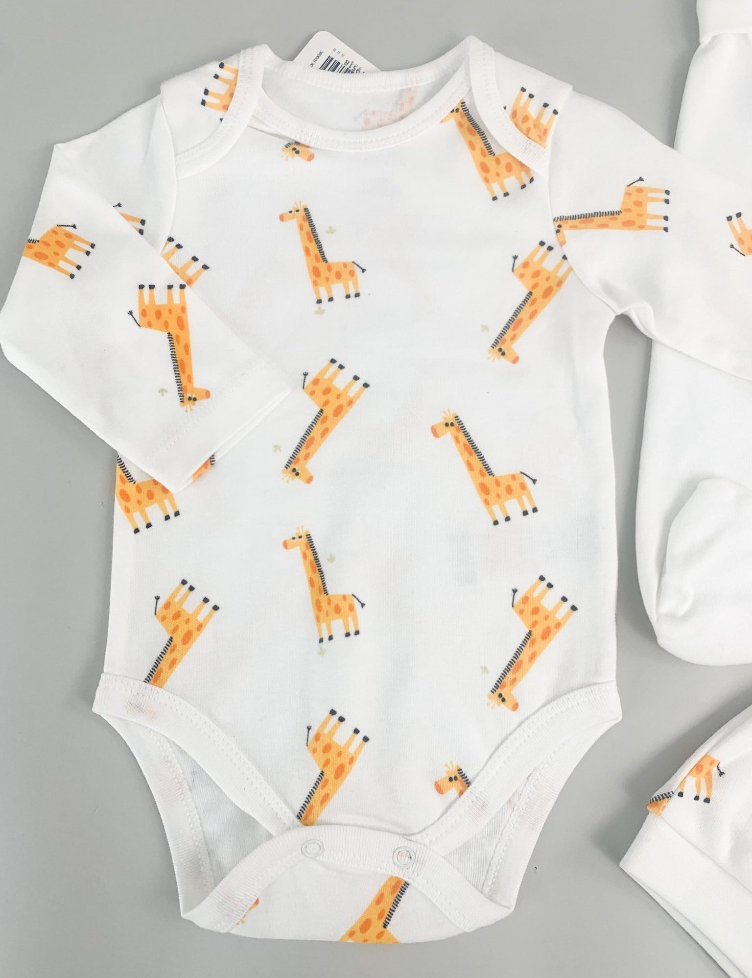 Salopeta baiat alba cu girafe - 3 piese - Botez bebelusi