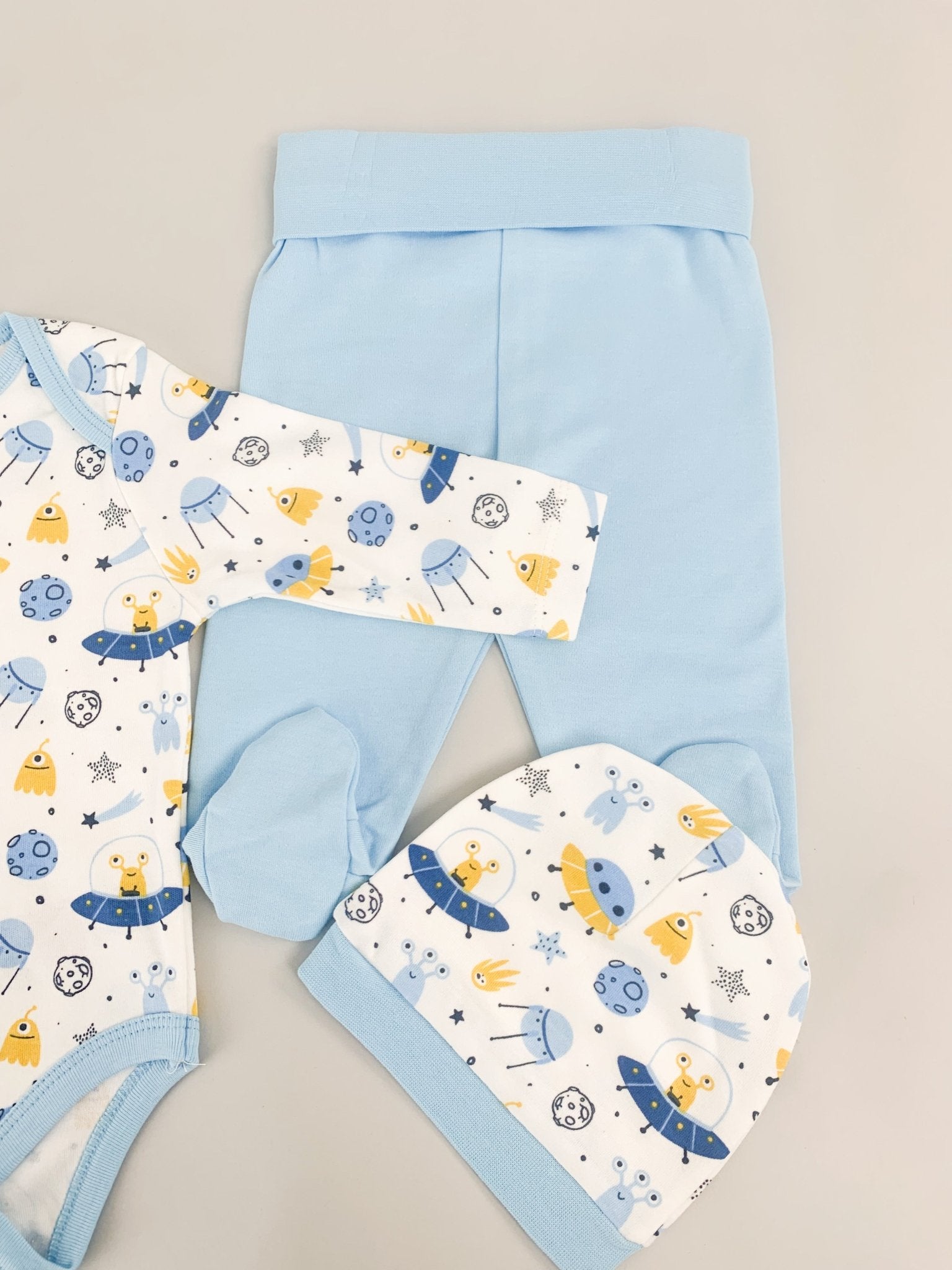 Salopeta baiat albastra cu OZN - uri - 3 piese - Botez bebelusi