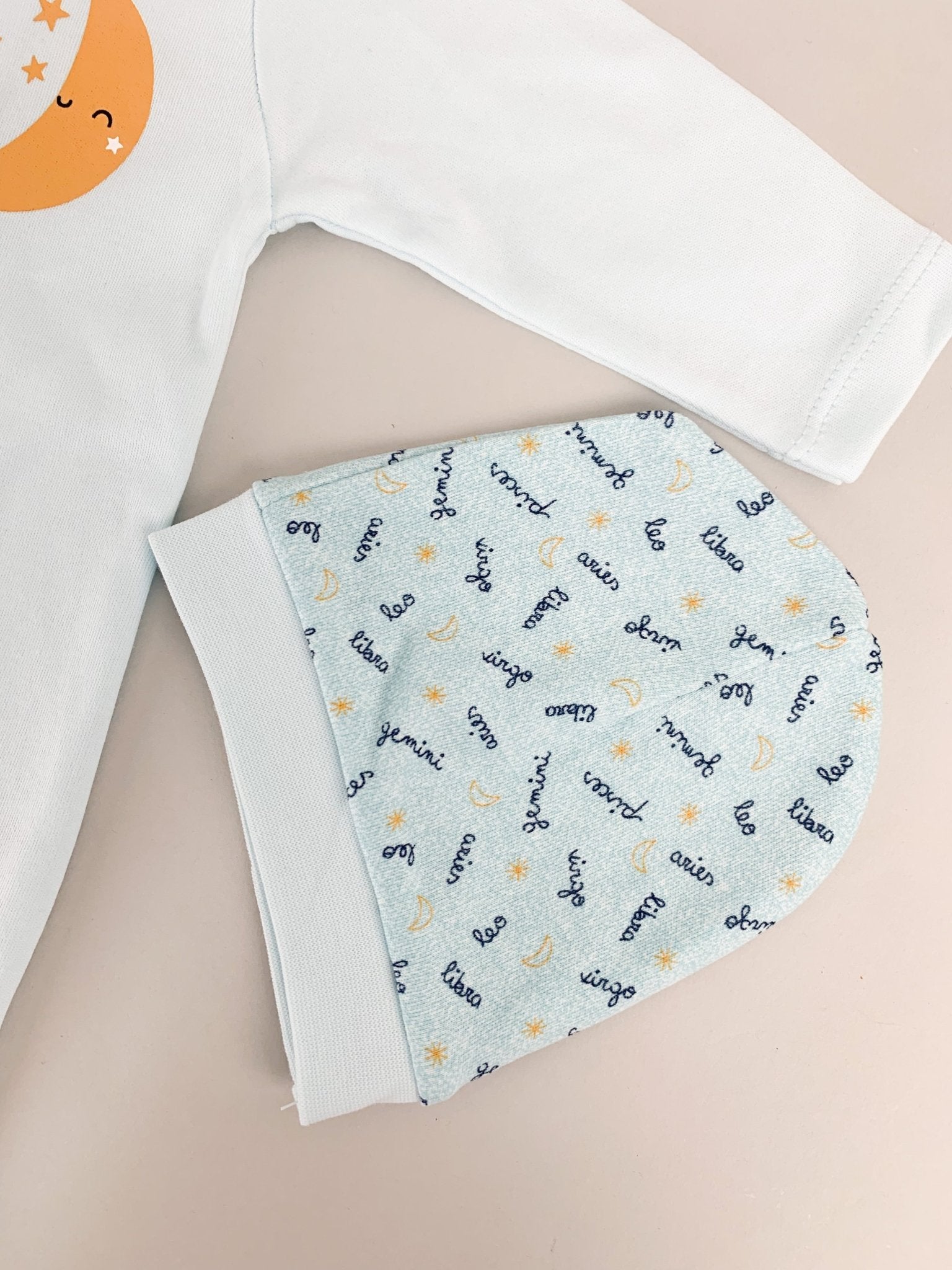 Salopeta baiat albastra cu stelute si luna - 2 piese - Botez bebelusi