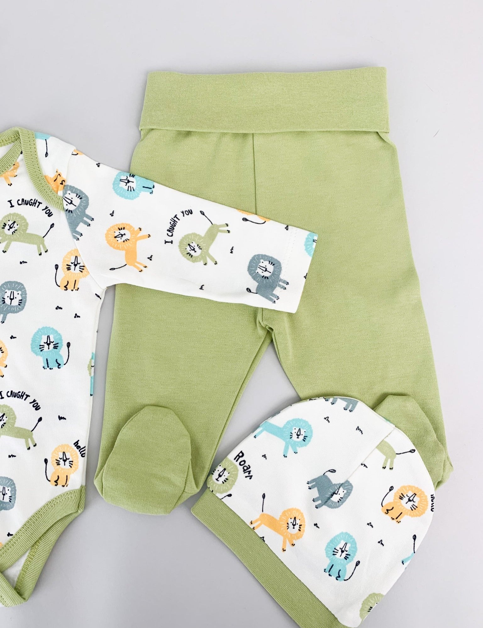 Salopeta baiat verde cu animalute - 3 piese - Botez bebelusi