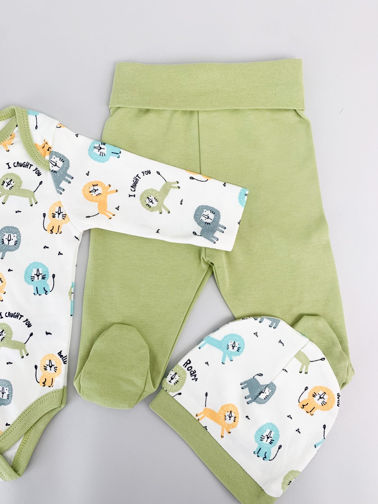 Salopeta baiat verde cu animalute - 3 piese - Botez bebelusi