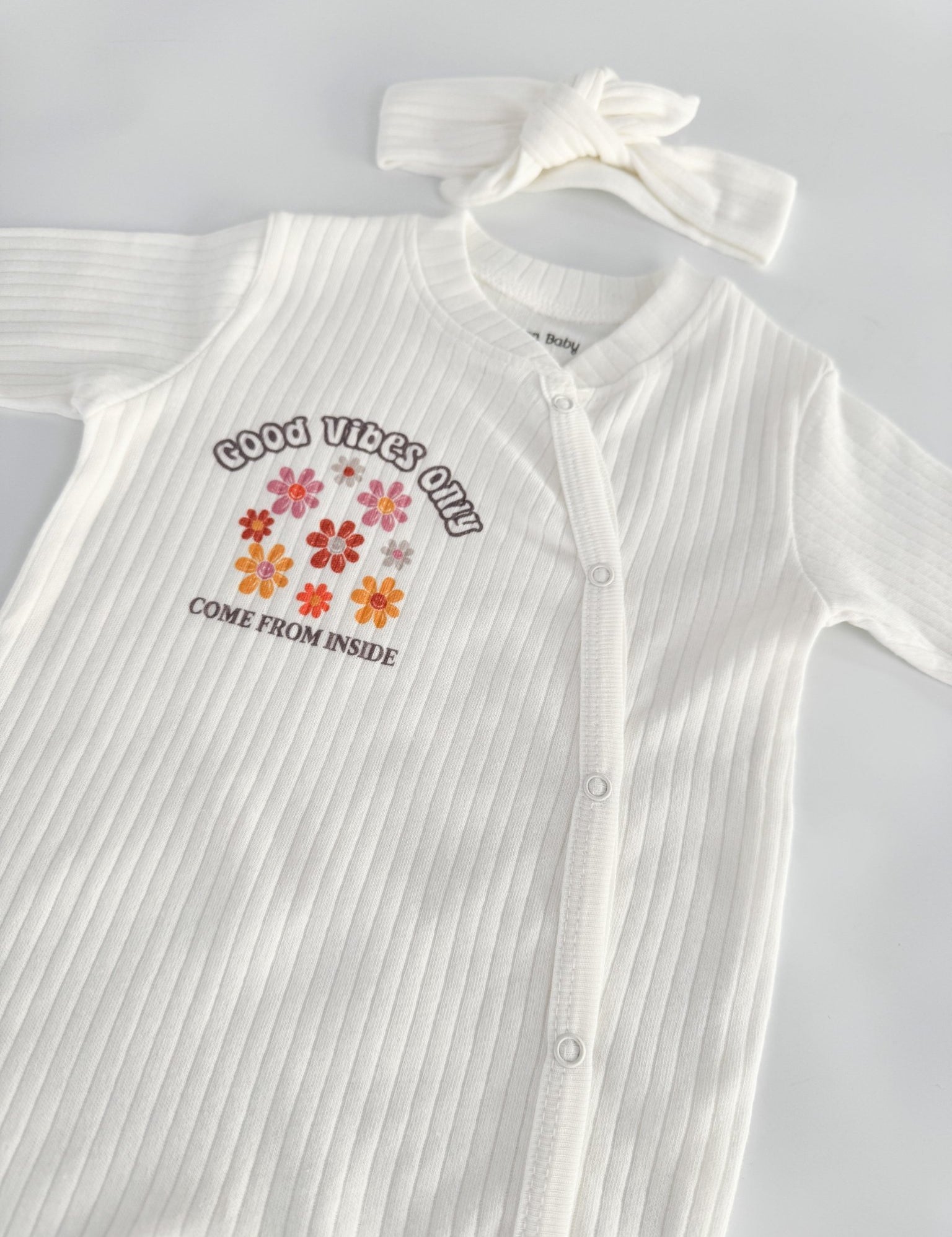 Salopeta fetita alba - logo Good Vibes - Botez bebelusi
