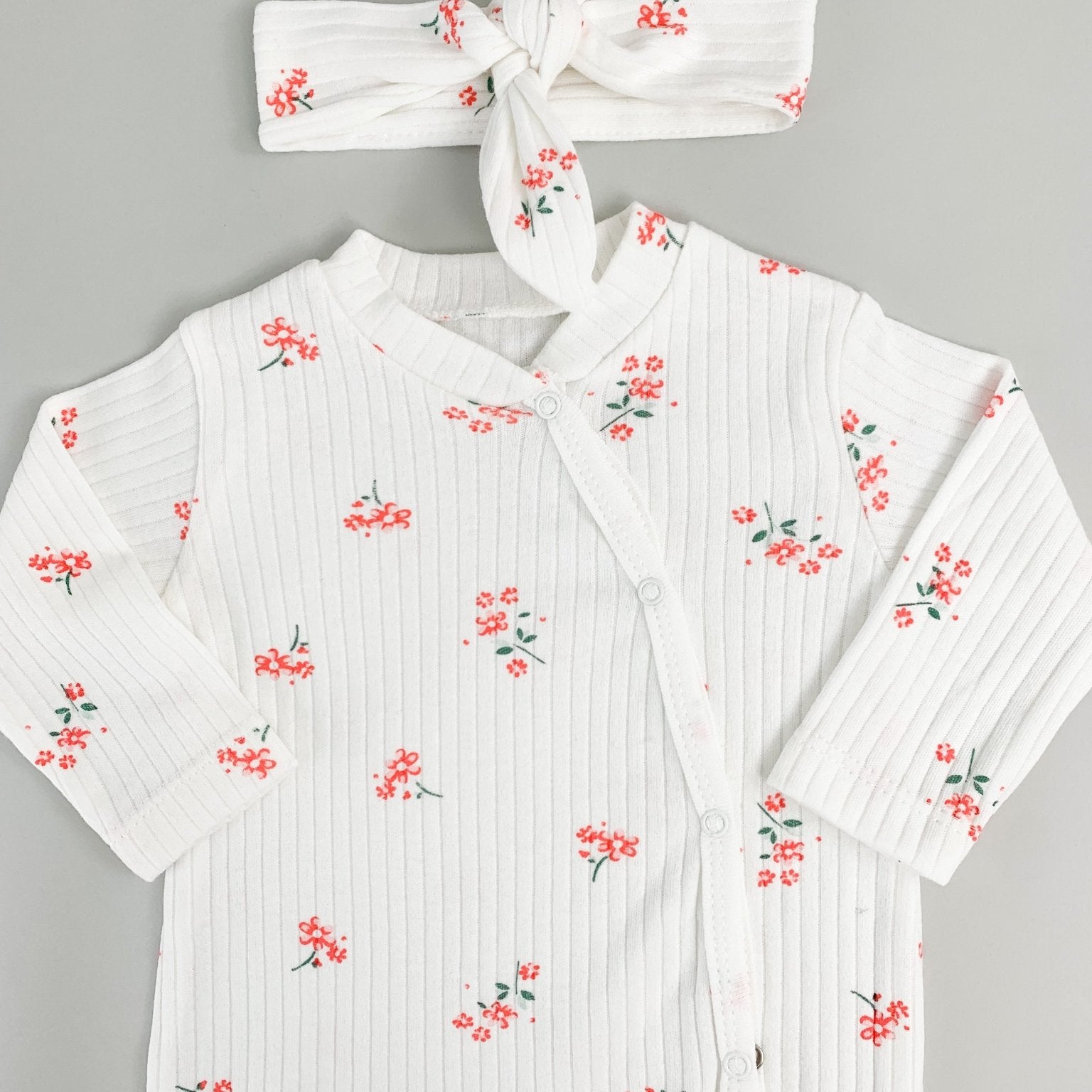 Salopeta fetite alba cu flori - 2 piese - Botez bebelusi