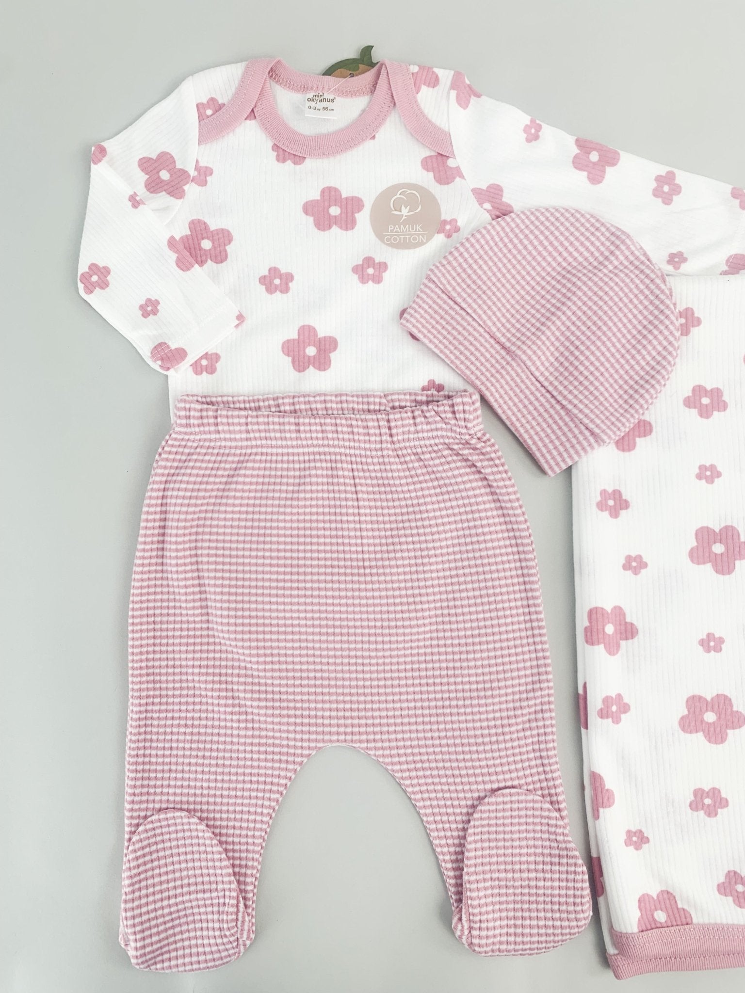 Salopeta fetite cu paturica si caciulita - 4 piese - Botez bebelusi