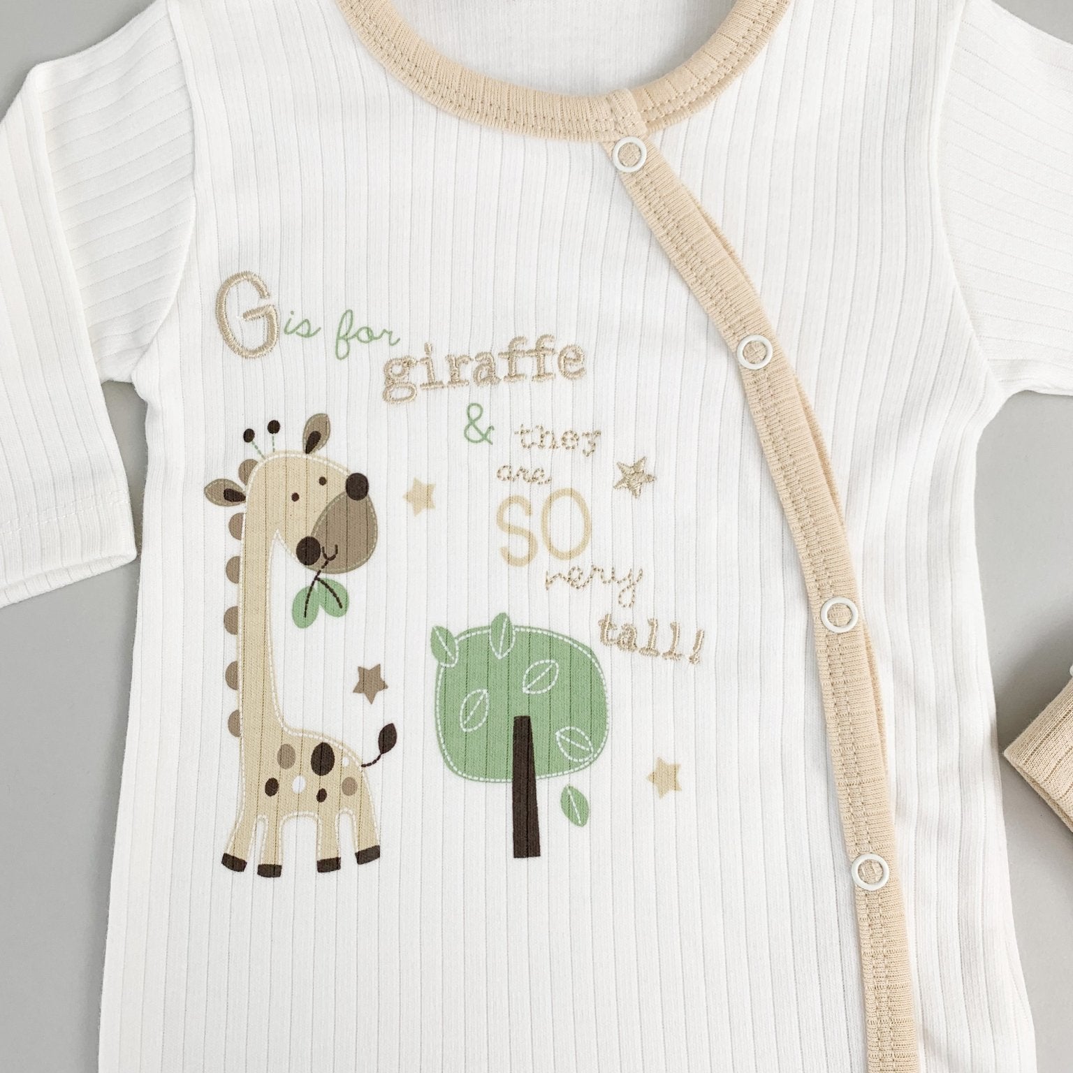 Salopeta Nou - Nascut crem cu girafa - 2 piese - Botez bebelusi