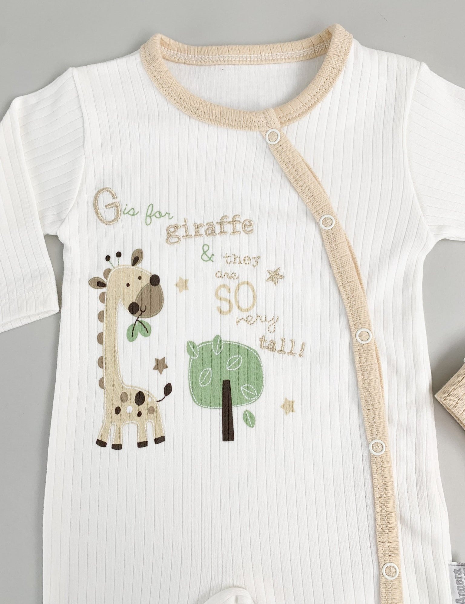 Salopeta Nou - Nascut crem cu girafa - 2 piese - Botez bebelusi