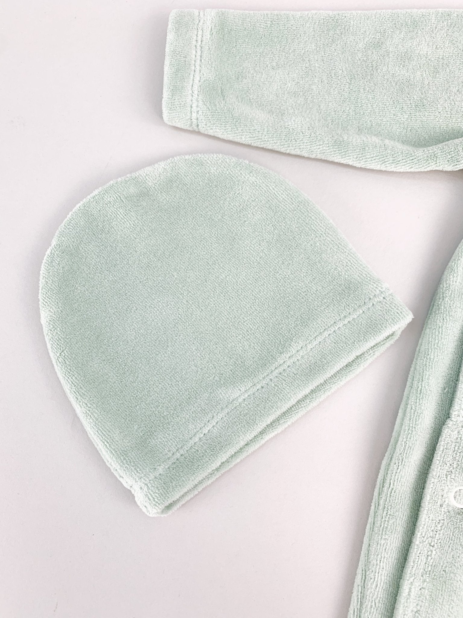 Salopeta verde pufoasa baiat cu ursulet si iepuras - Botez bebelusi