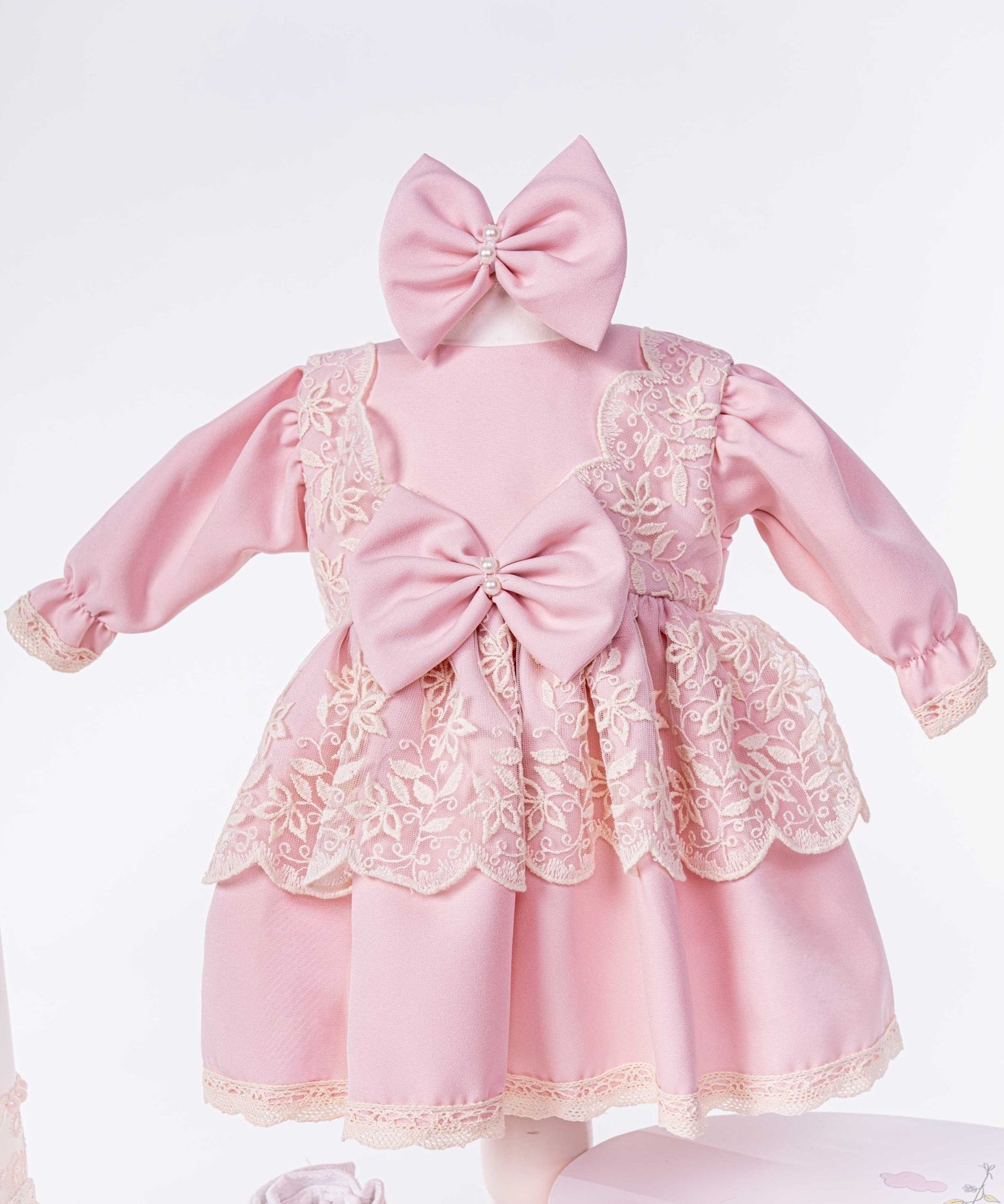 Set Botez Bebelusi cu Rochita, Cufar Depozitare si Trusou Hand - Made - Estella - Botez bebelusi