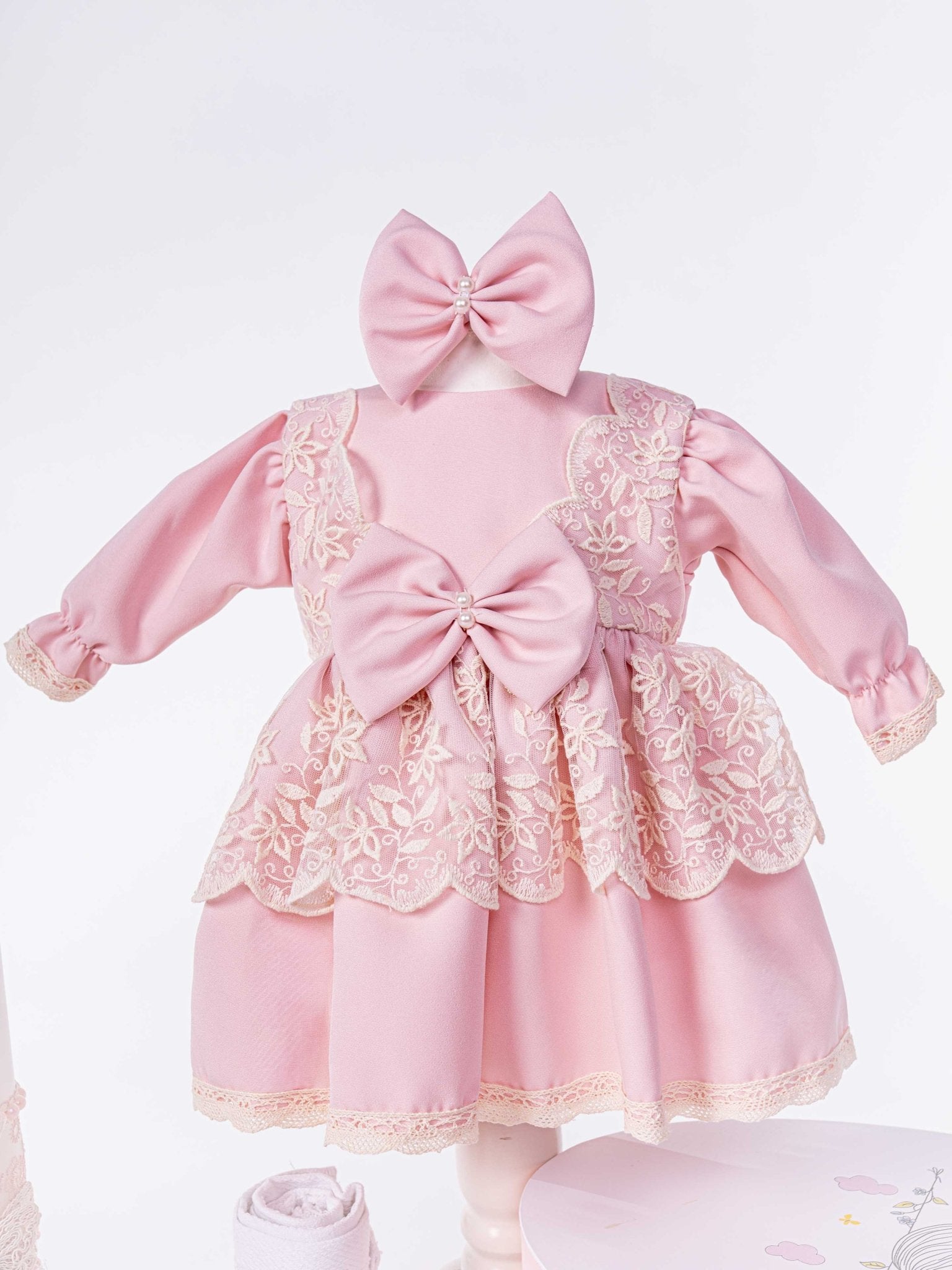 Set Botez Bebelusi cu Rochita, Cufar Depozitare si Trusou Hand - Made - Estella - Botez bebelusi
