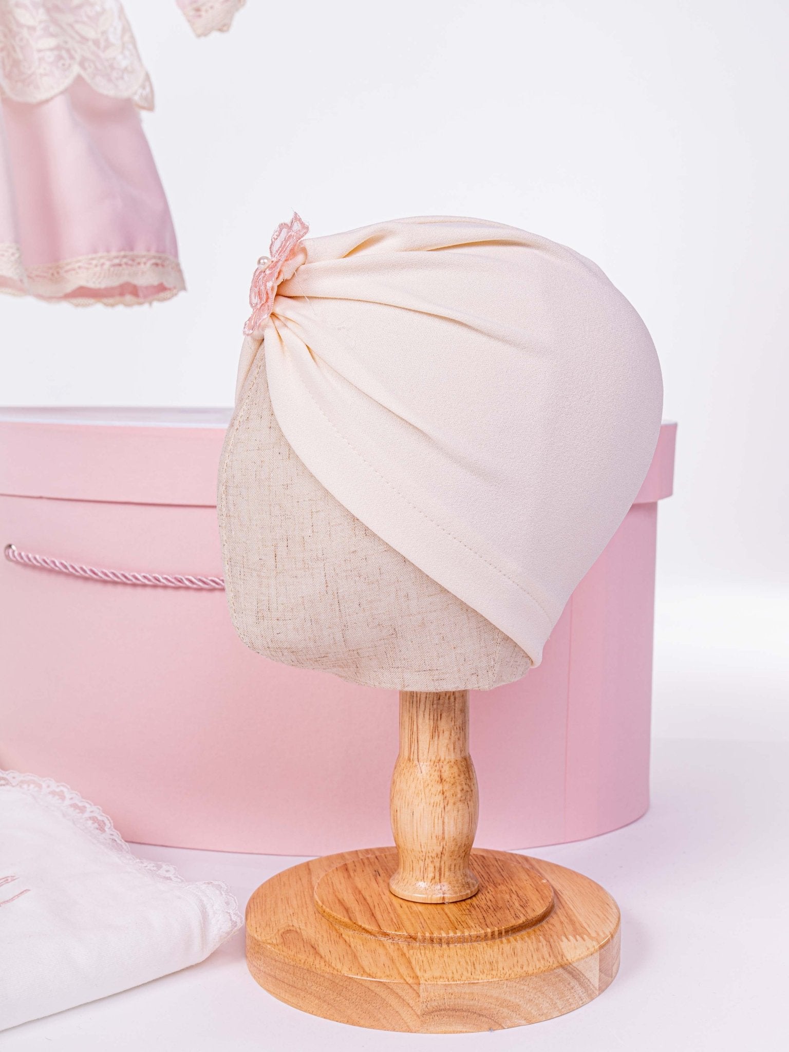 Set Botez Bebelusi cu Rochita, Cufar Depozitare si Trusou Hand - Made - Estella - Botez bebelusi
