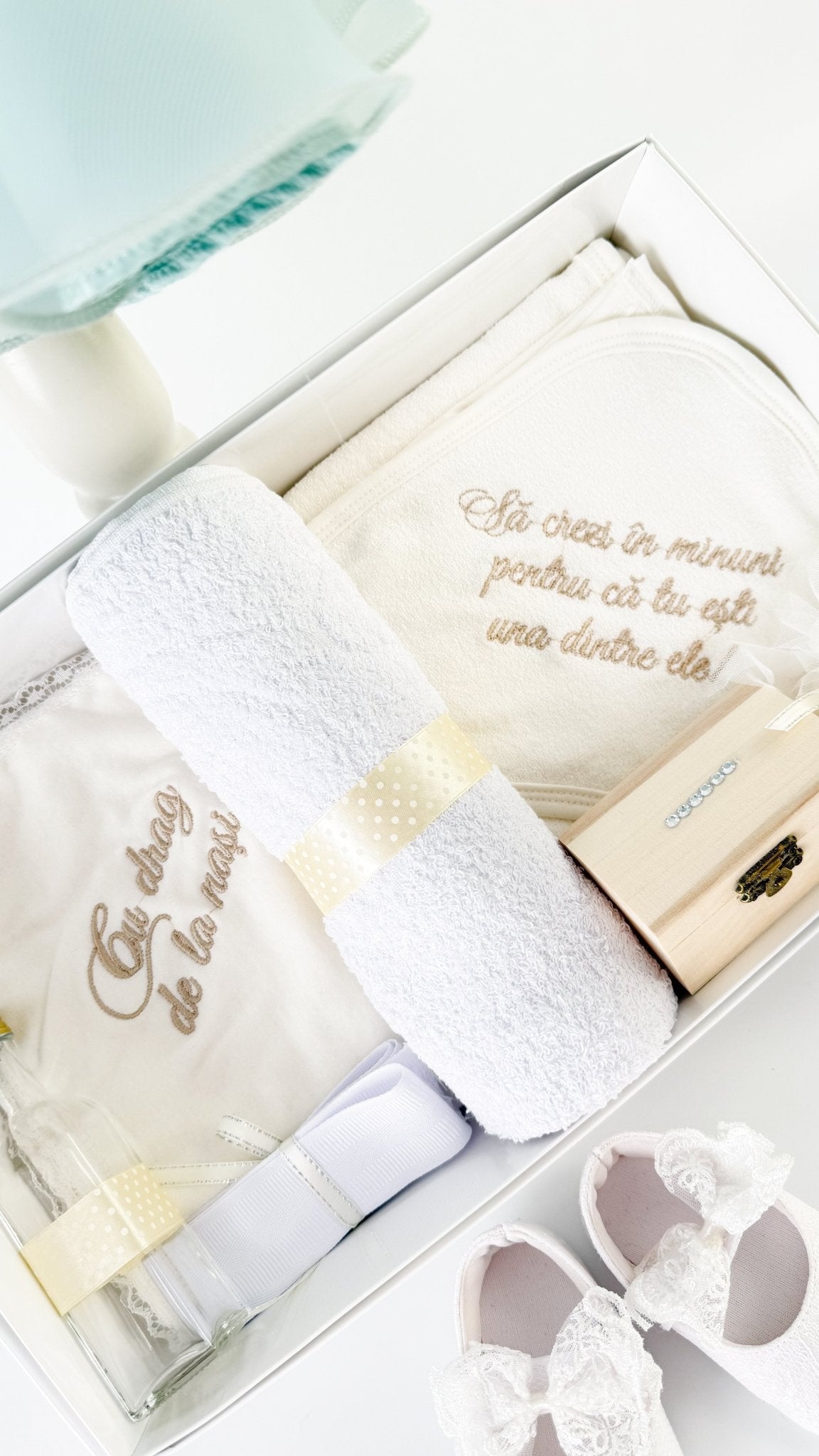 Set Botez Bebelusi cu Rochita Eleganta si Trusou Hand - Made - Alya - Botez bebelusi