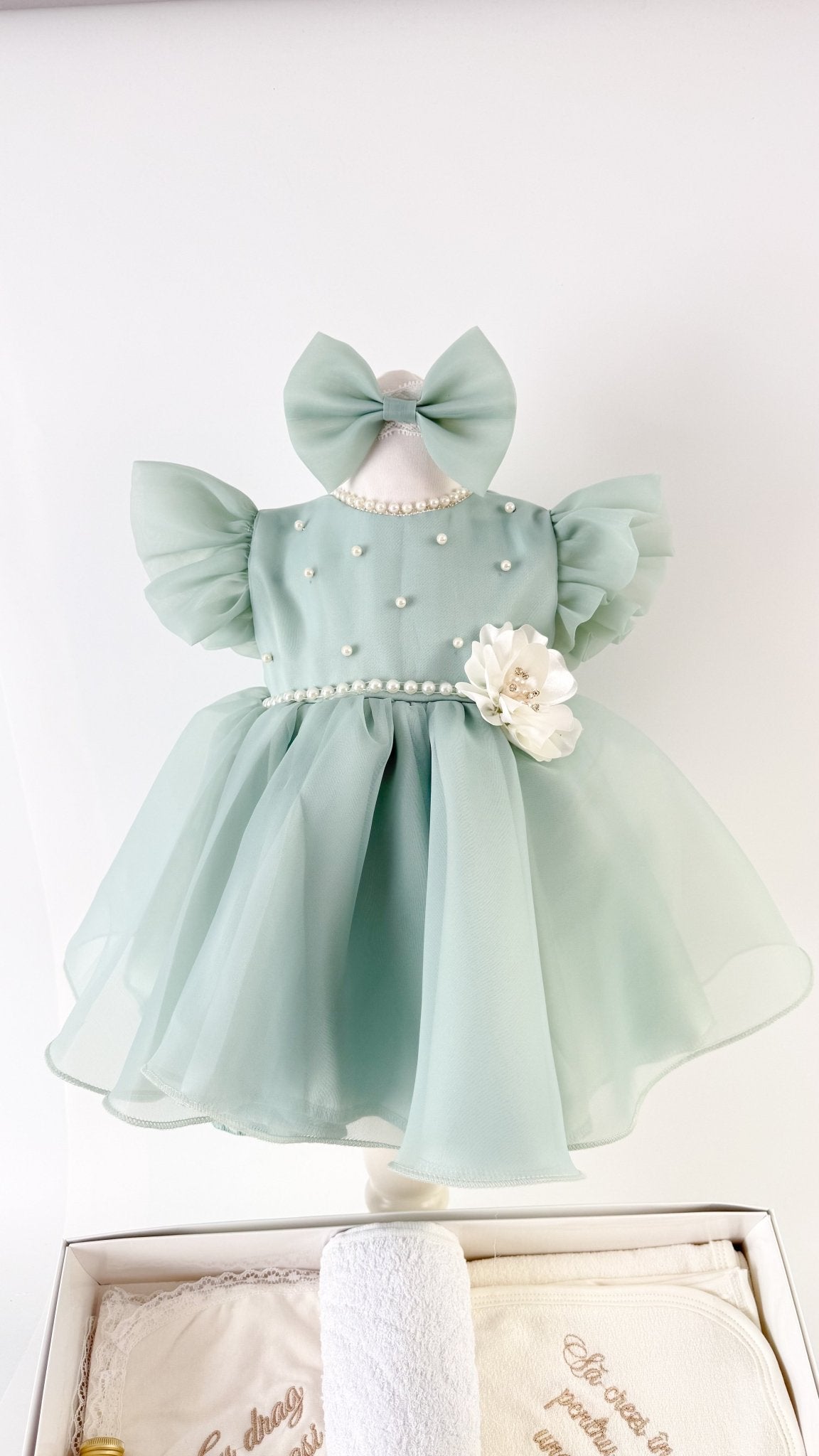 Set Botez Bebelusi cu Rochita Eleganta si Trusou Hand - Made - Alya - Botez bebelusi