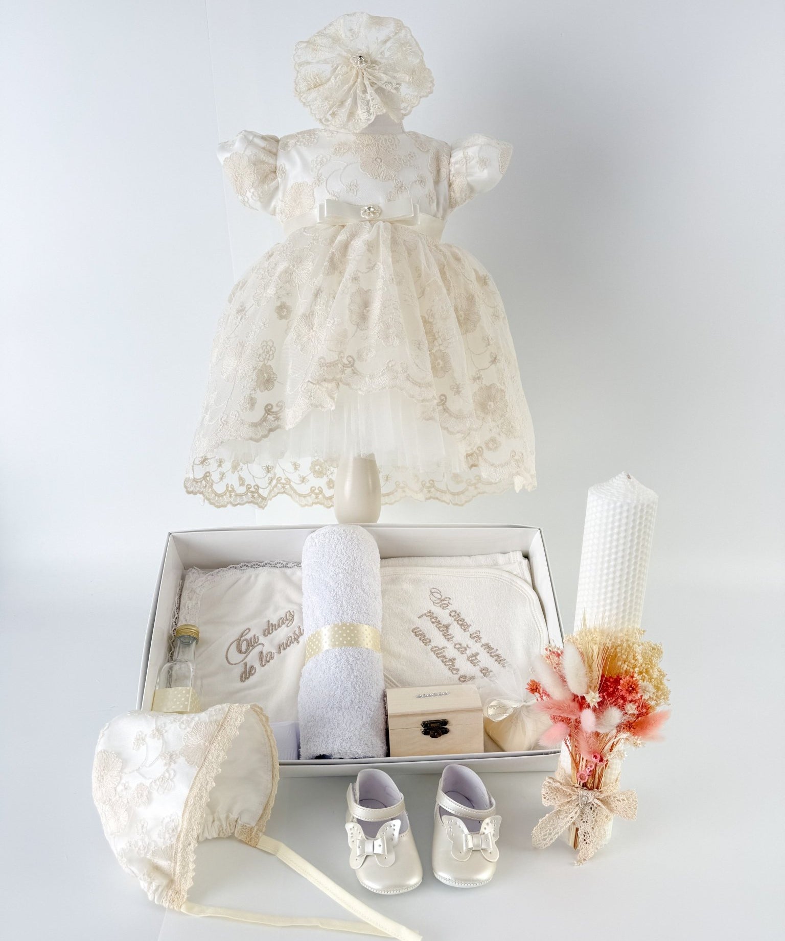 Set Botez Bebelusi cu Rochita Eleganta si Trusou Hand - Made - Ariadna - Botez bebelusi