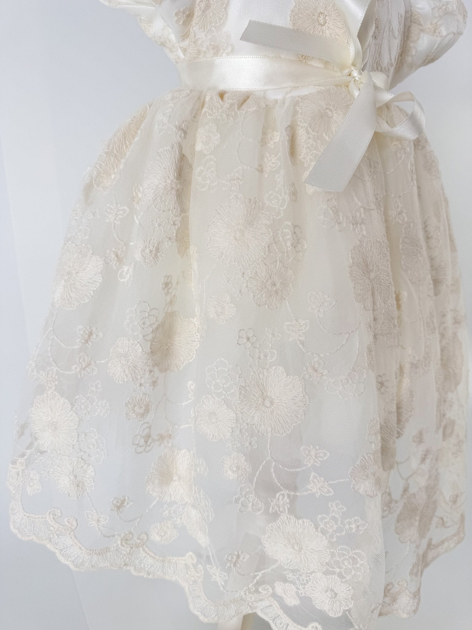 Set Botez Bebelusi cu Rochita Eleganta si Trusou Hand - Made - Ariadna - Botez bebelusi