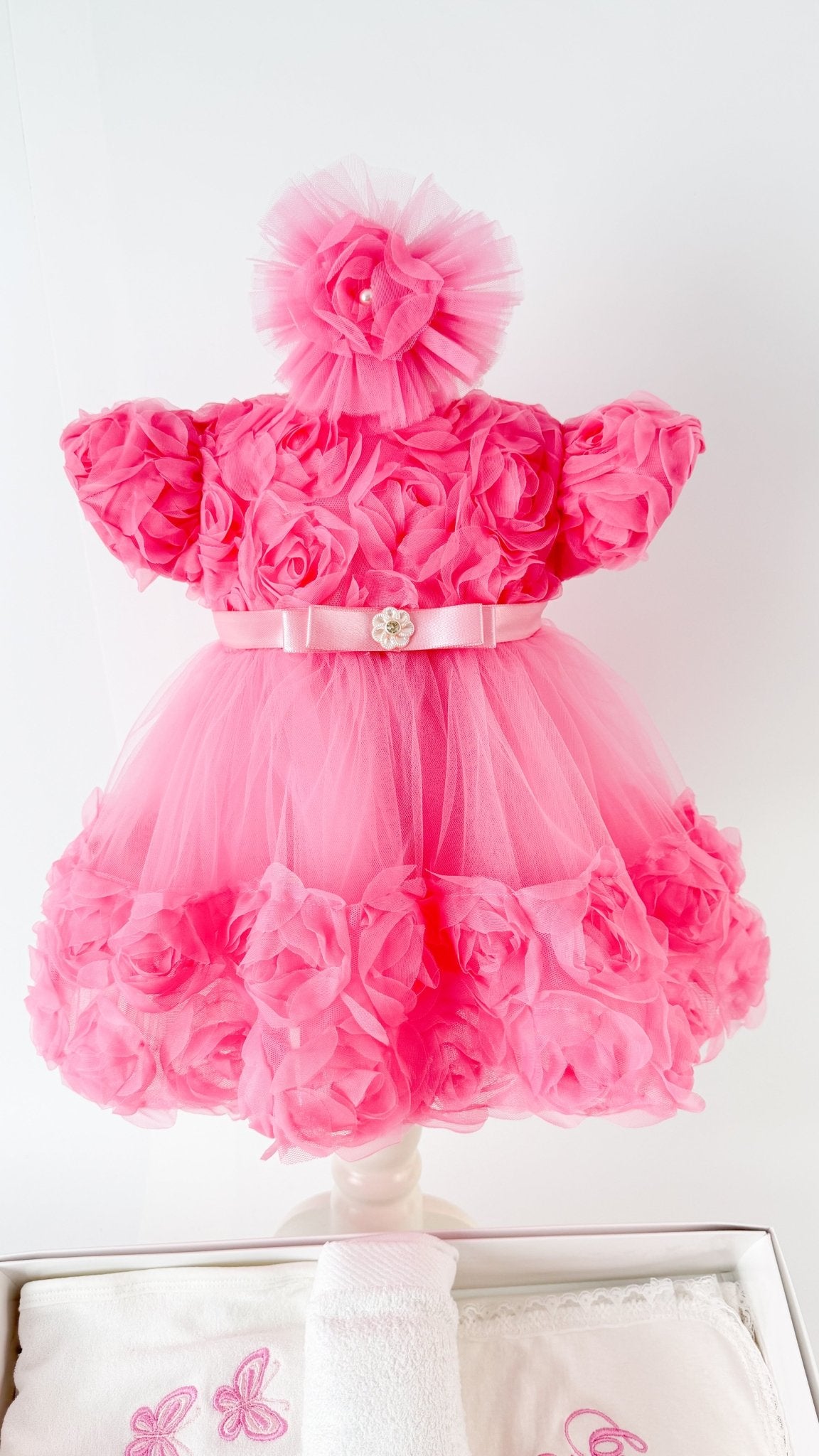 Set Botez Bebelusi cu Rochita Eleganta si Trusou Hand - Made - Leonor - Botez bebelusi