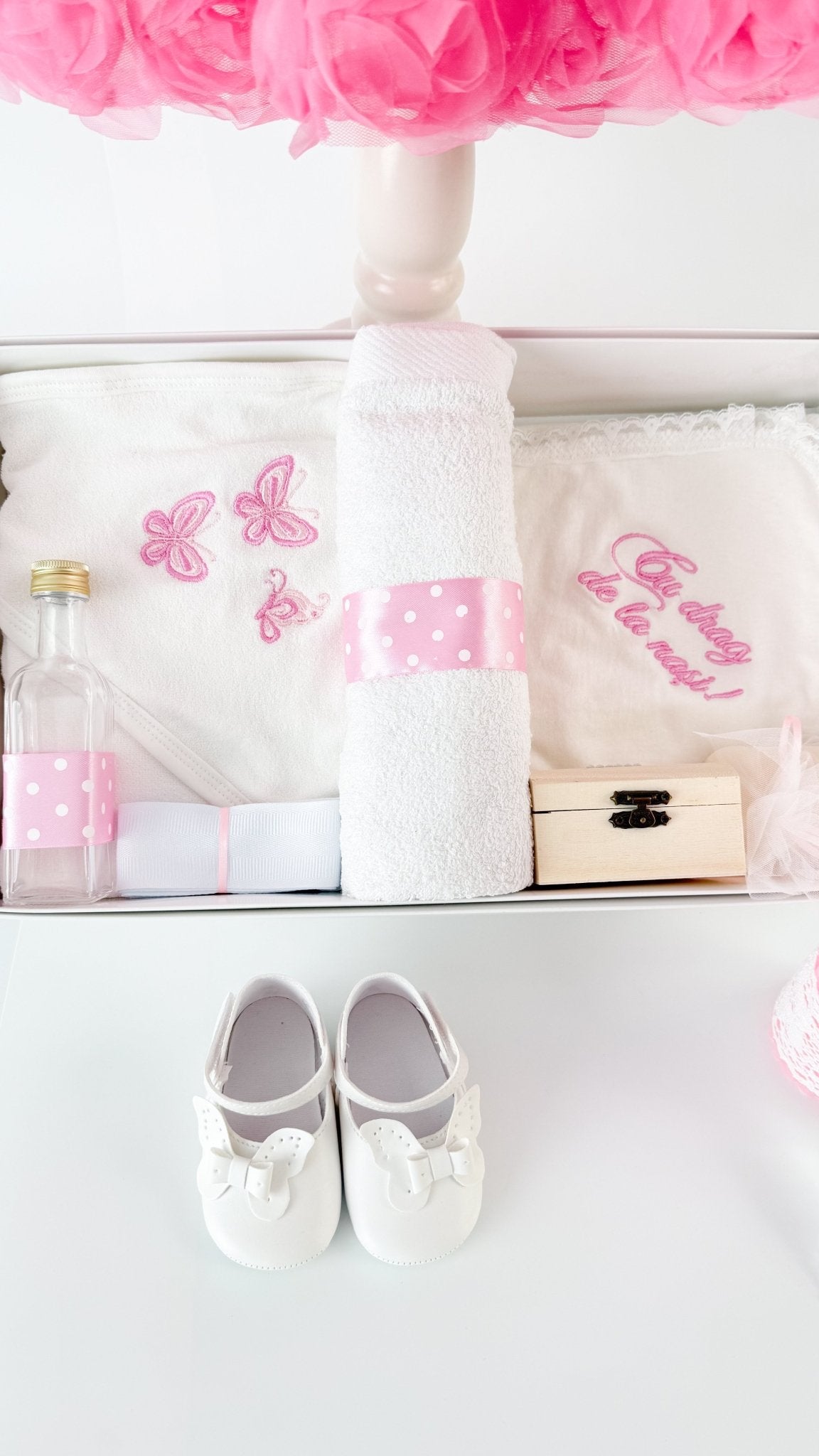 Set Botez Bebelusi cu Rochita Eleganta si Trusou Hand - Made - Leonor - Botez bebelusi