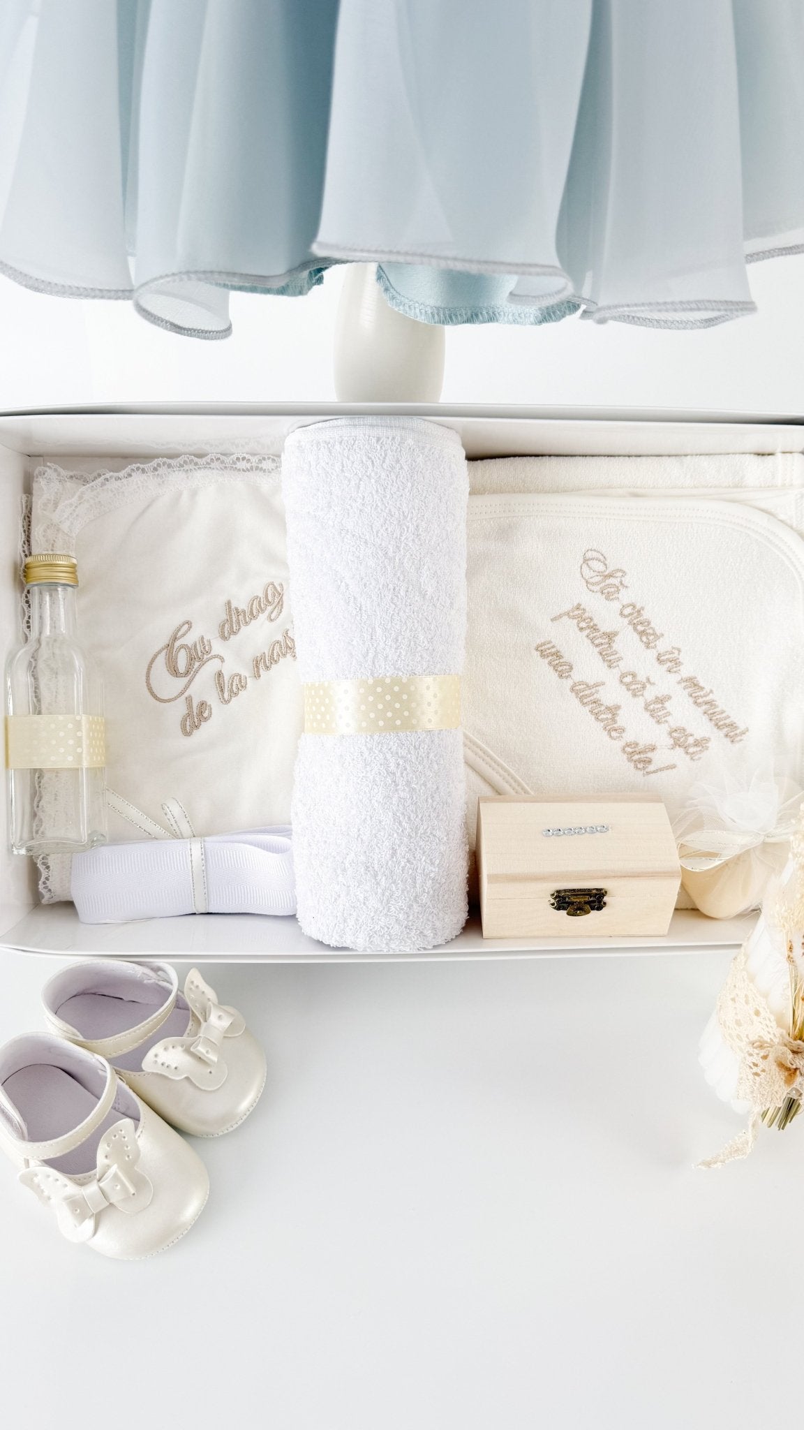 Set Botez Bebelusi cu Rochita Eleganta si Trusou Hand - Made - Madalena - Botez bebelusi