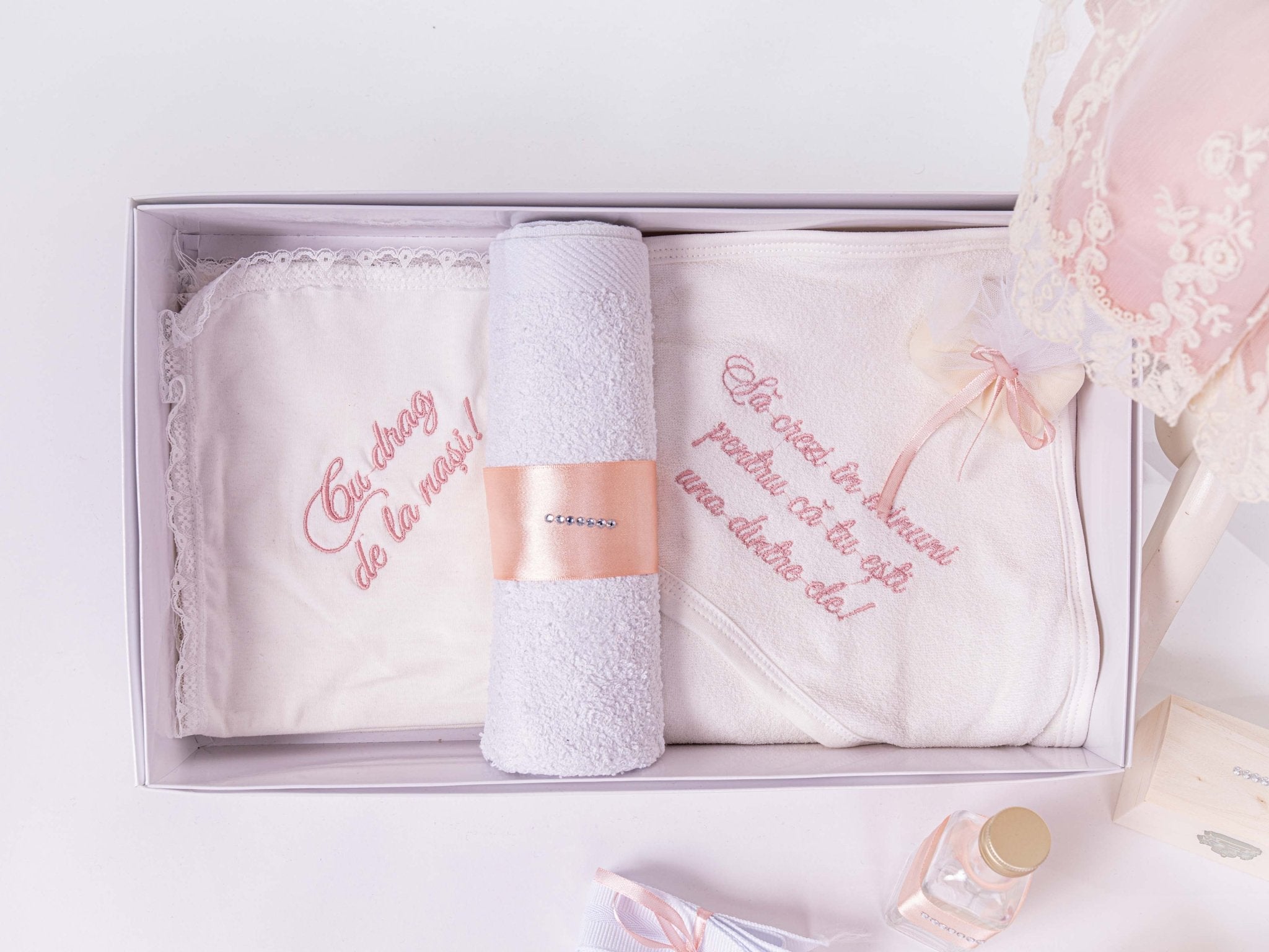 Set Botez Bebelusi cu Rochita Eleganta si Trusou Hand - Made - Nieves - Botez bebelusi