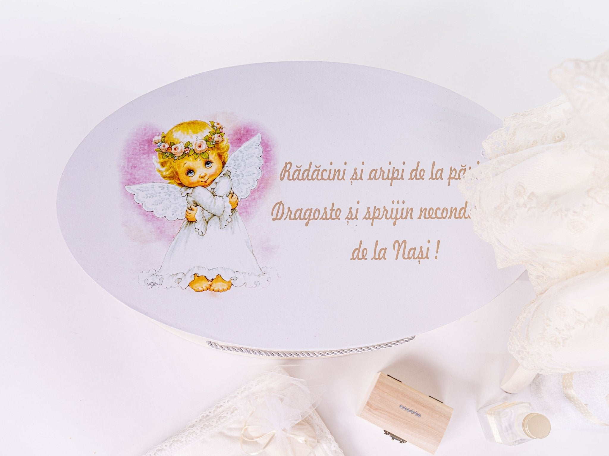 Set Complet Botez Bebelusi cu Rochita Eleganta, Lumanare si Cufar Personalizat - Aitana - Botez bebelusi